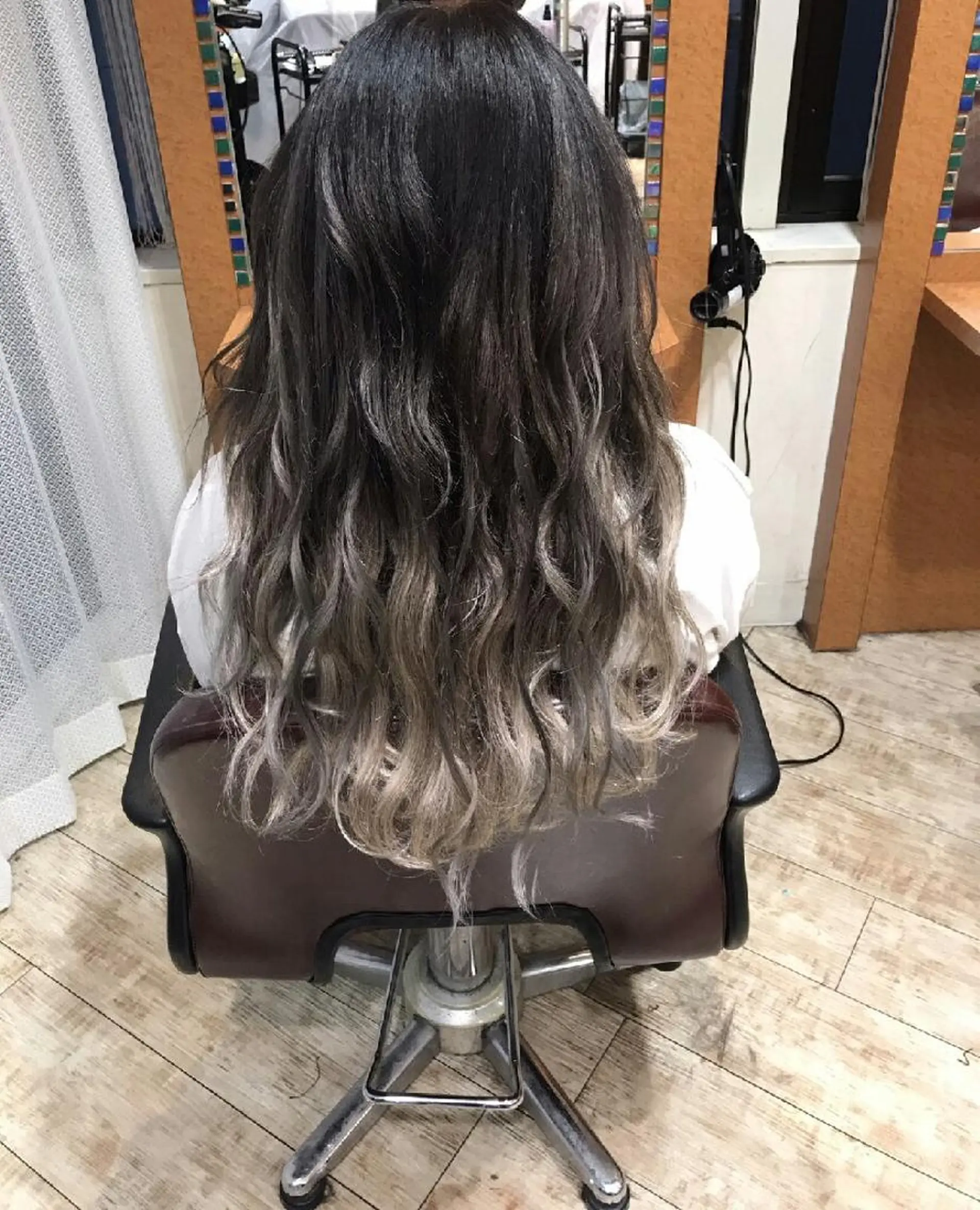 ロング カラー シールエクステ アッシュ ハイライトカラー パープルカラー エクステ 100%髪質改善特化 TRUNSのヘアスタイル