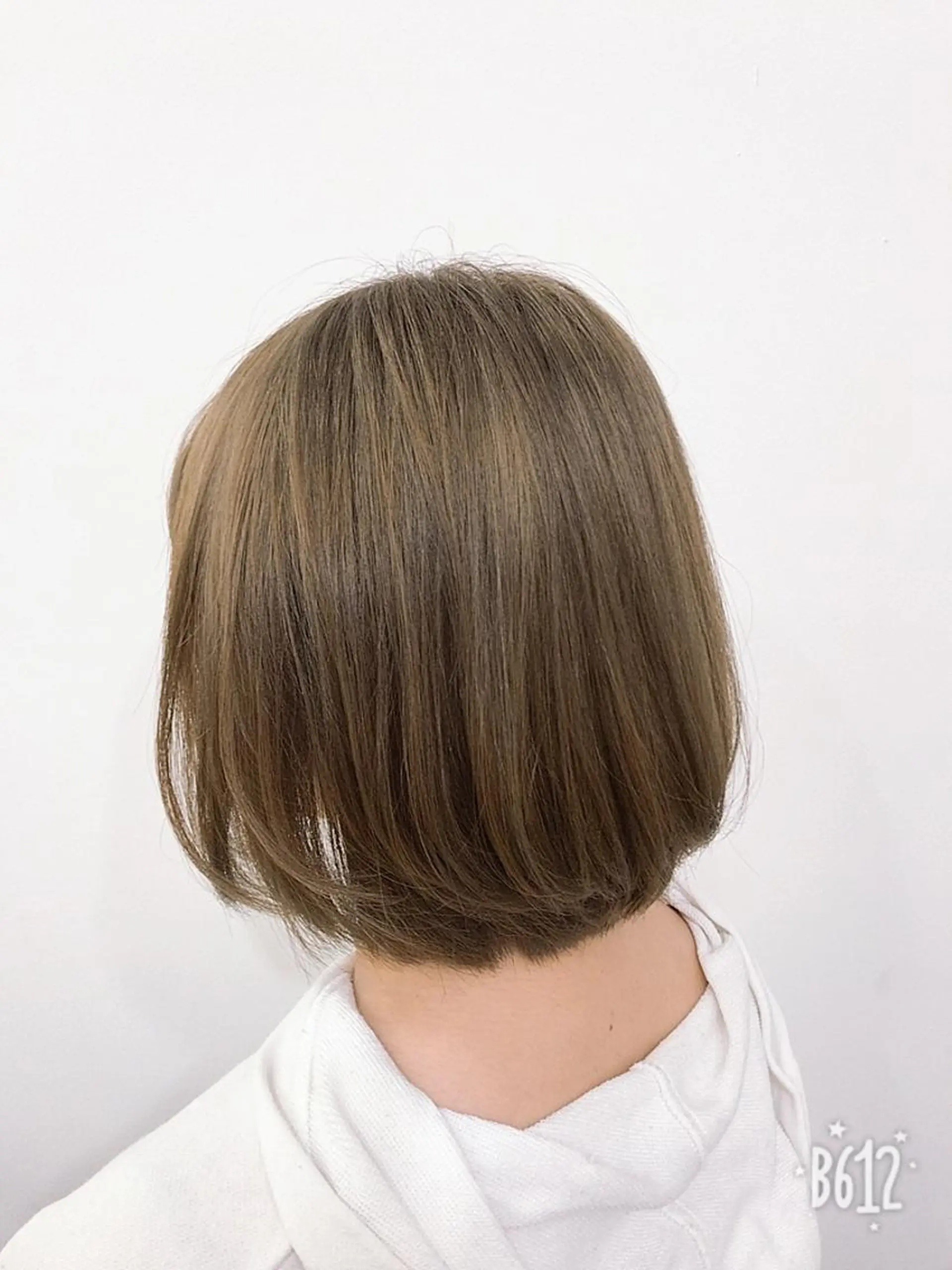 ショート カラー ブリーチ 相武台ショート特化 💐川崎希💐のヘアスタイル