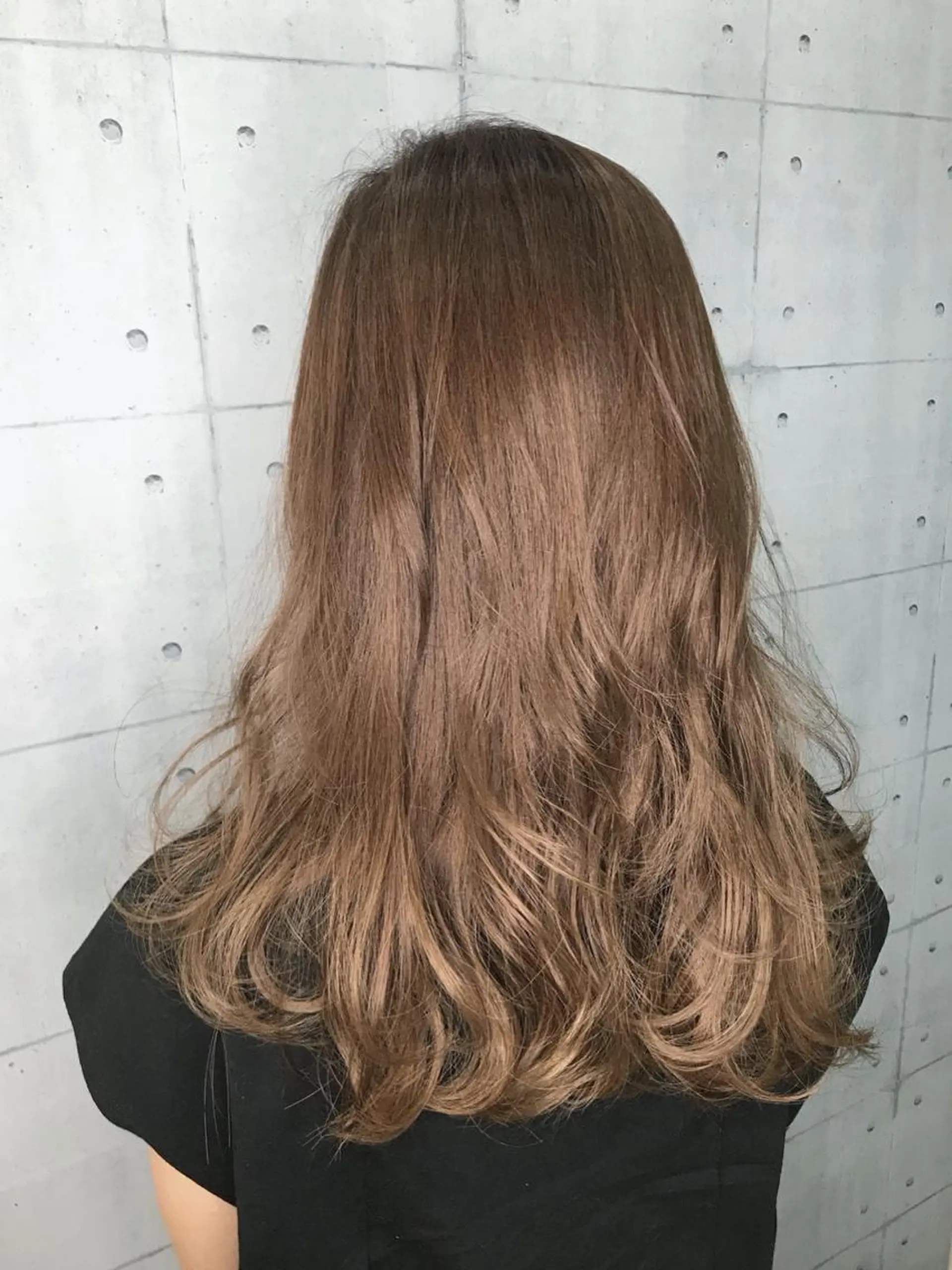 セミロング カラー アッシュ ベージュカラー 透明感カラー グラデーションカラー イルミナカラー 高木 麻知子のヘアスタイル