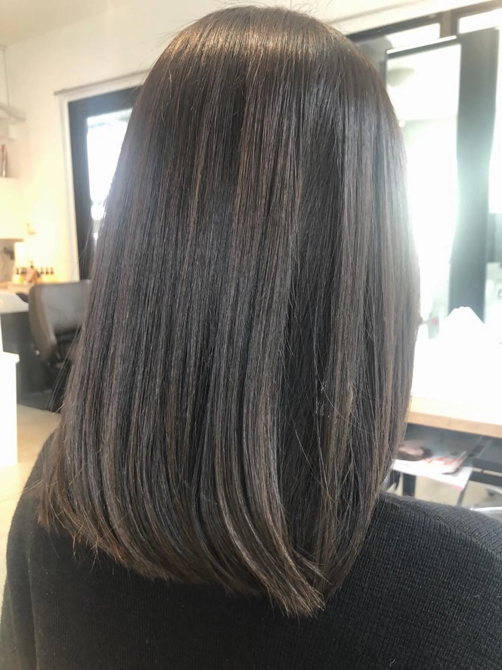 ミディアム カラー カット 縮毛矯正 林 梓のヘアスタイル