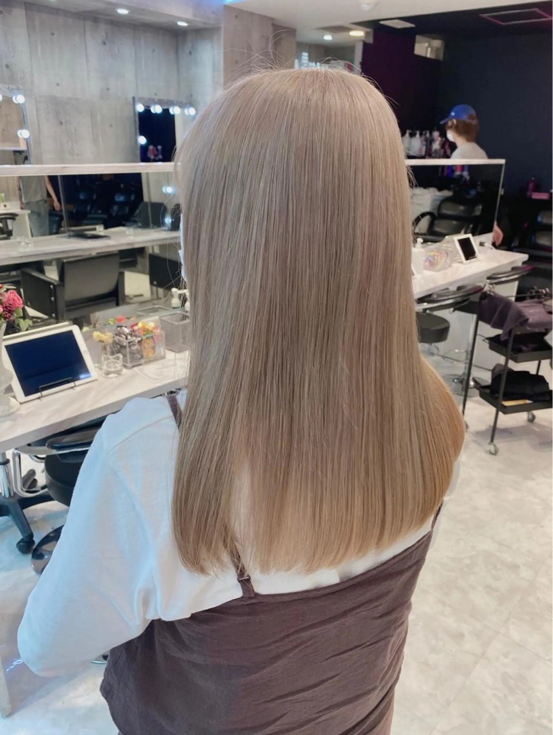 ロング カラー アッシュ アッシュグレー アッシュグレージュ バレイヤージュ ミストバング 韓国ヘア特化💍 tiam💍ブリーチのヘアスタイル