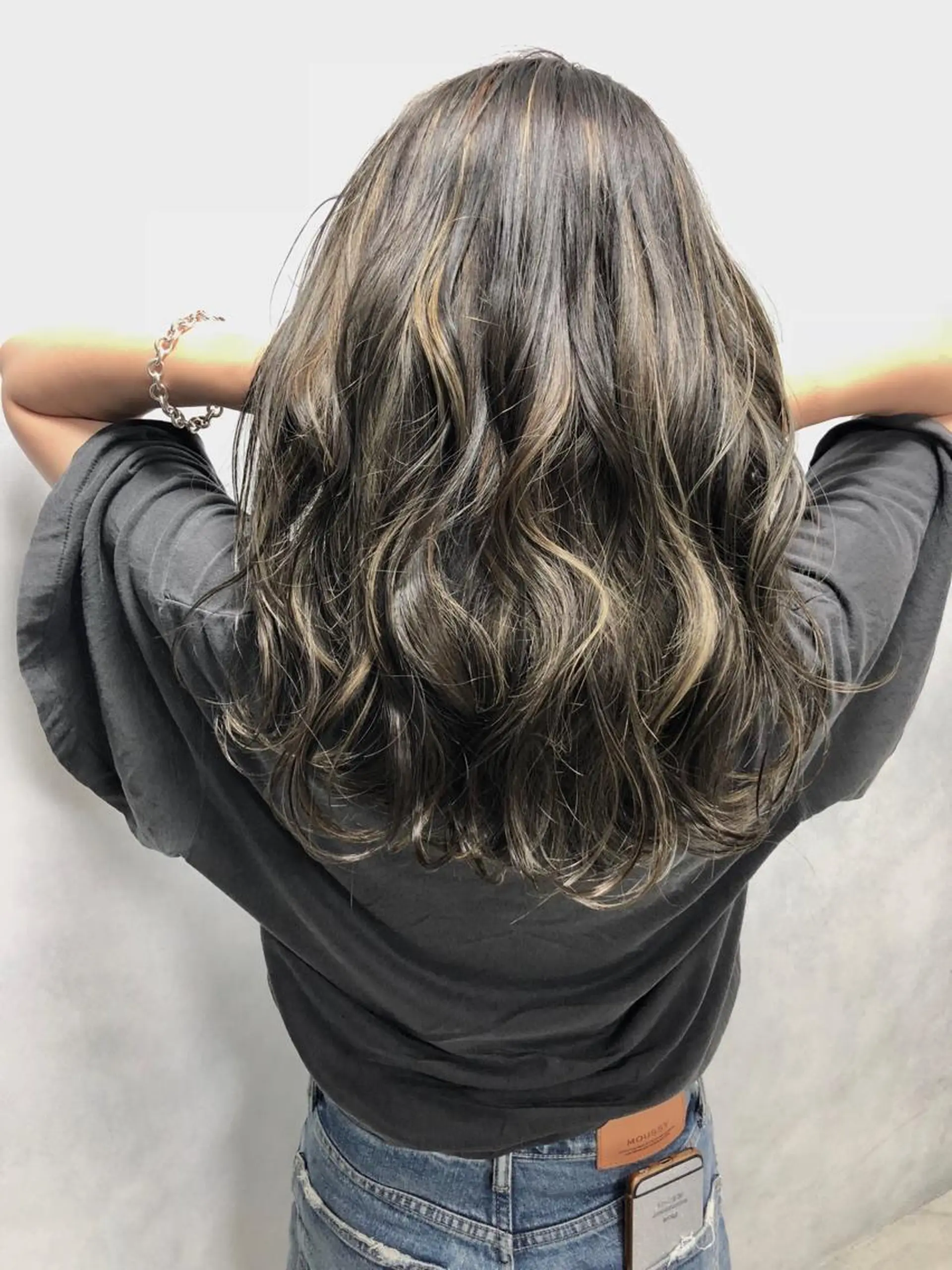 ロング ハイライト ヘアカラー トリートメント 小澤大輔 YOLO hairのヘアスタイル