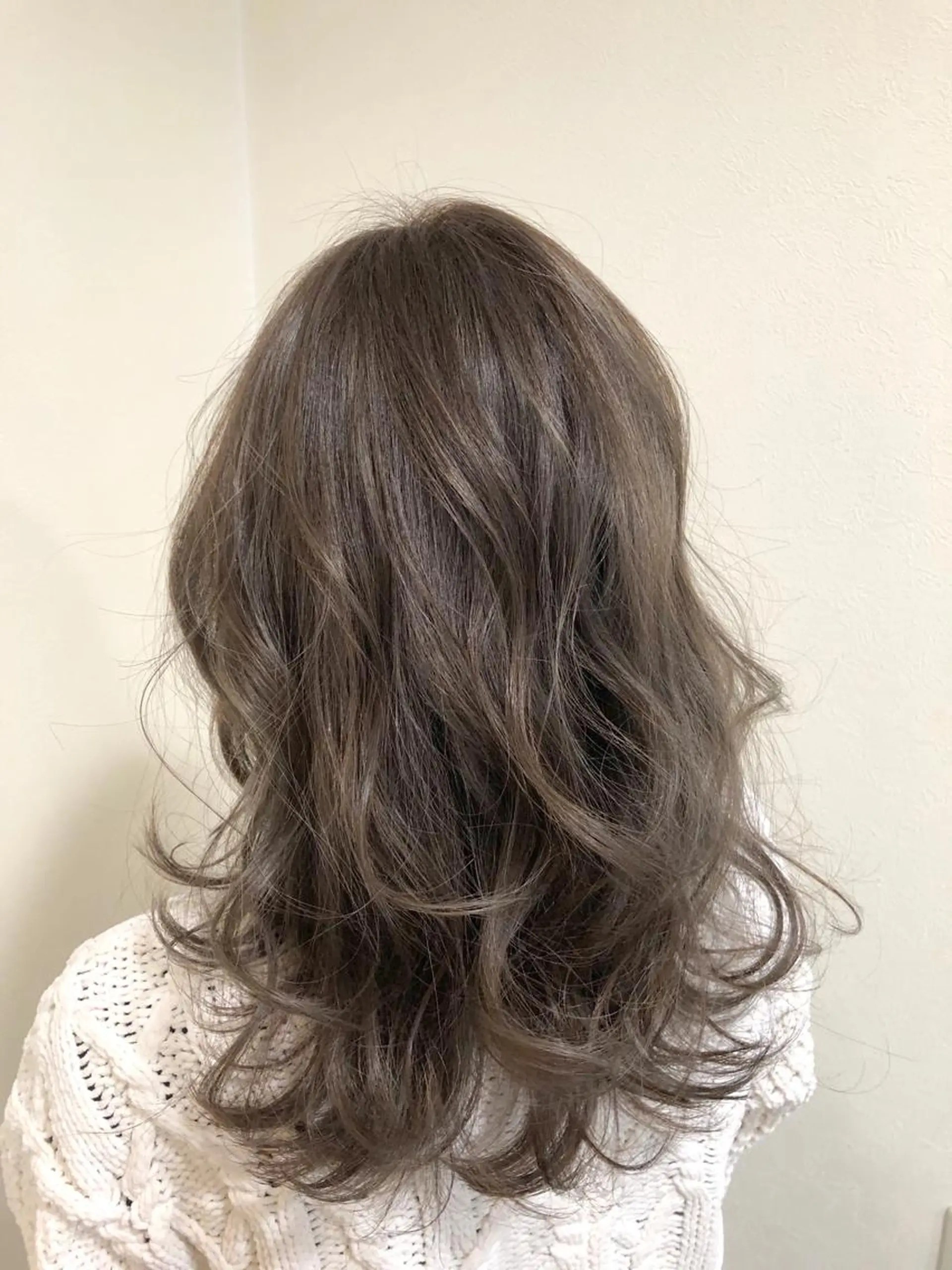 ミディアム カラー 工藤 綾華のヘアスタイル