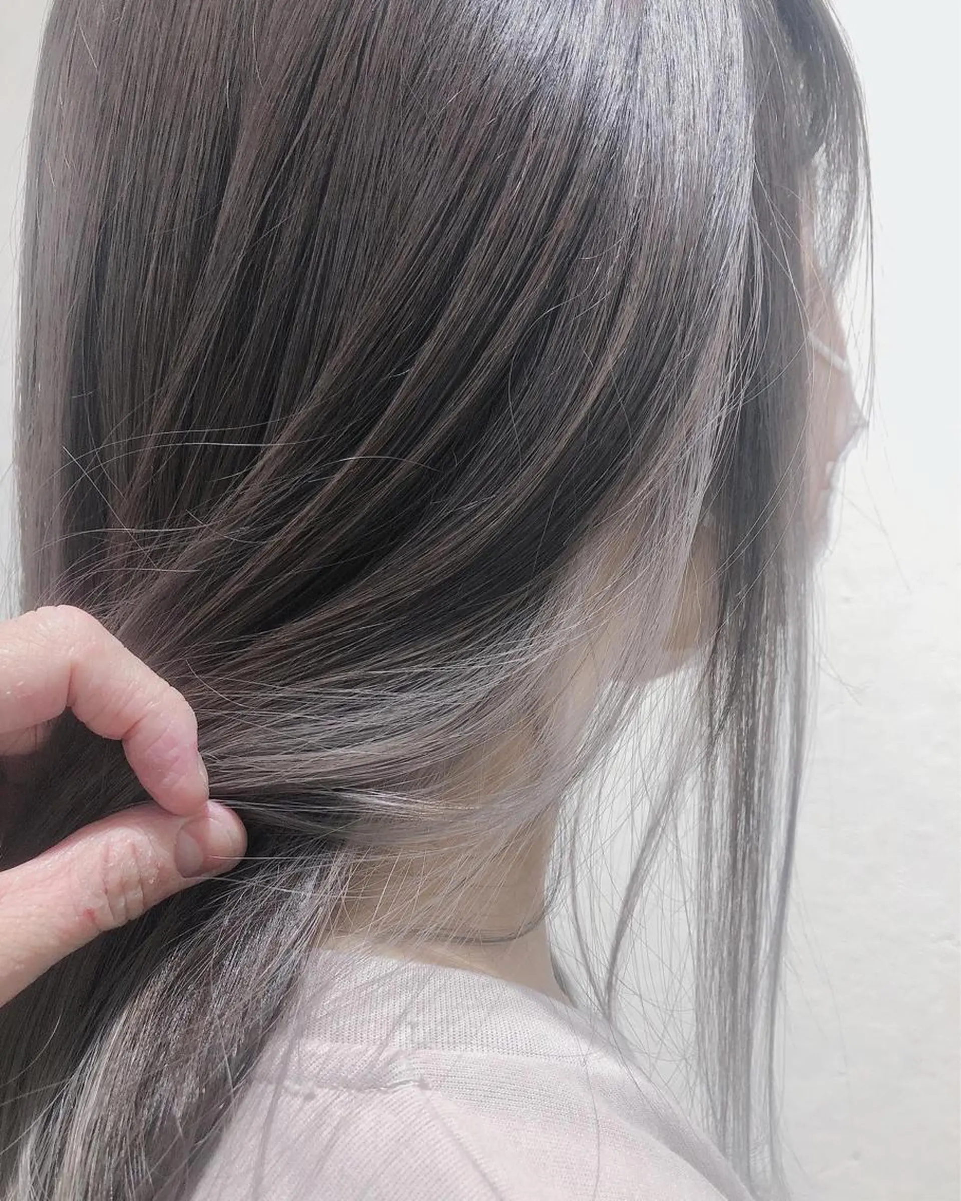 カラー シルバー ホワイトシルバー ラファンス所属・田中 和可のヘアスタイル