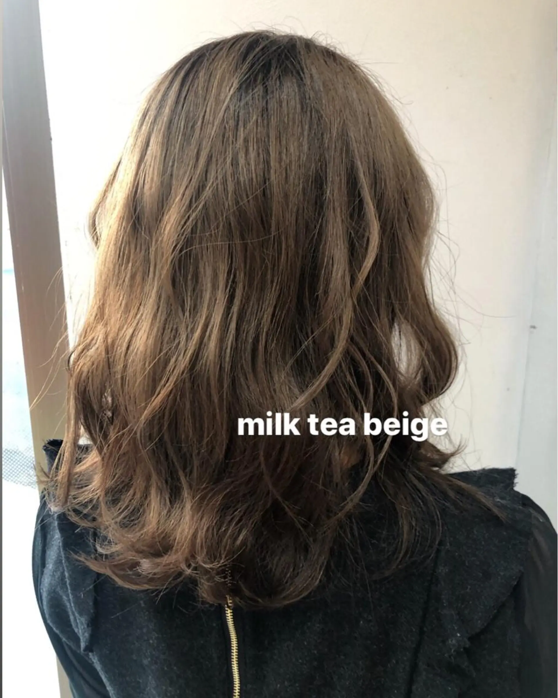 ミディアム カラー ベージュカラー ミルクティーベージュ 脱白髪染め美容師 竹内涼乃のヘアスタイル