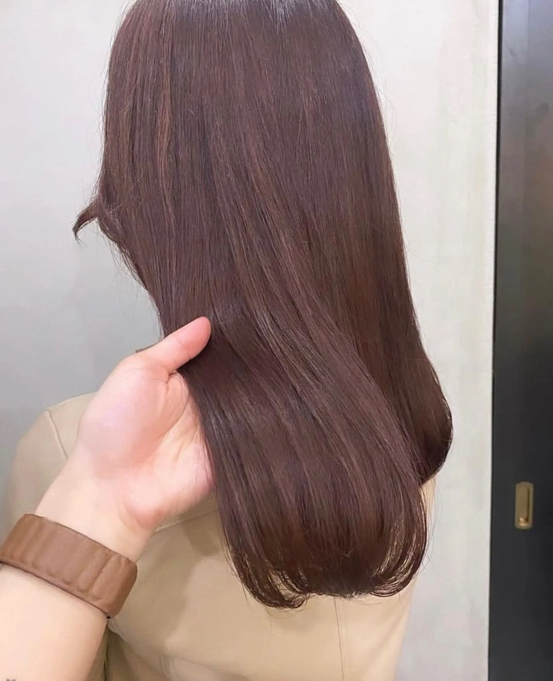 ロング ブリーチなしダブルカ ラー🩶manamiのヘアスタイル