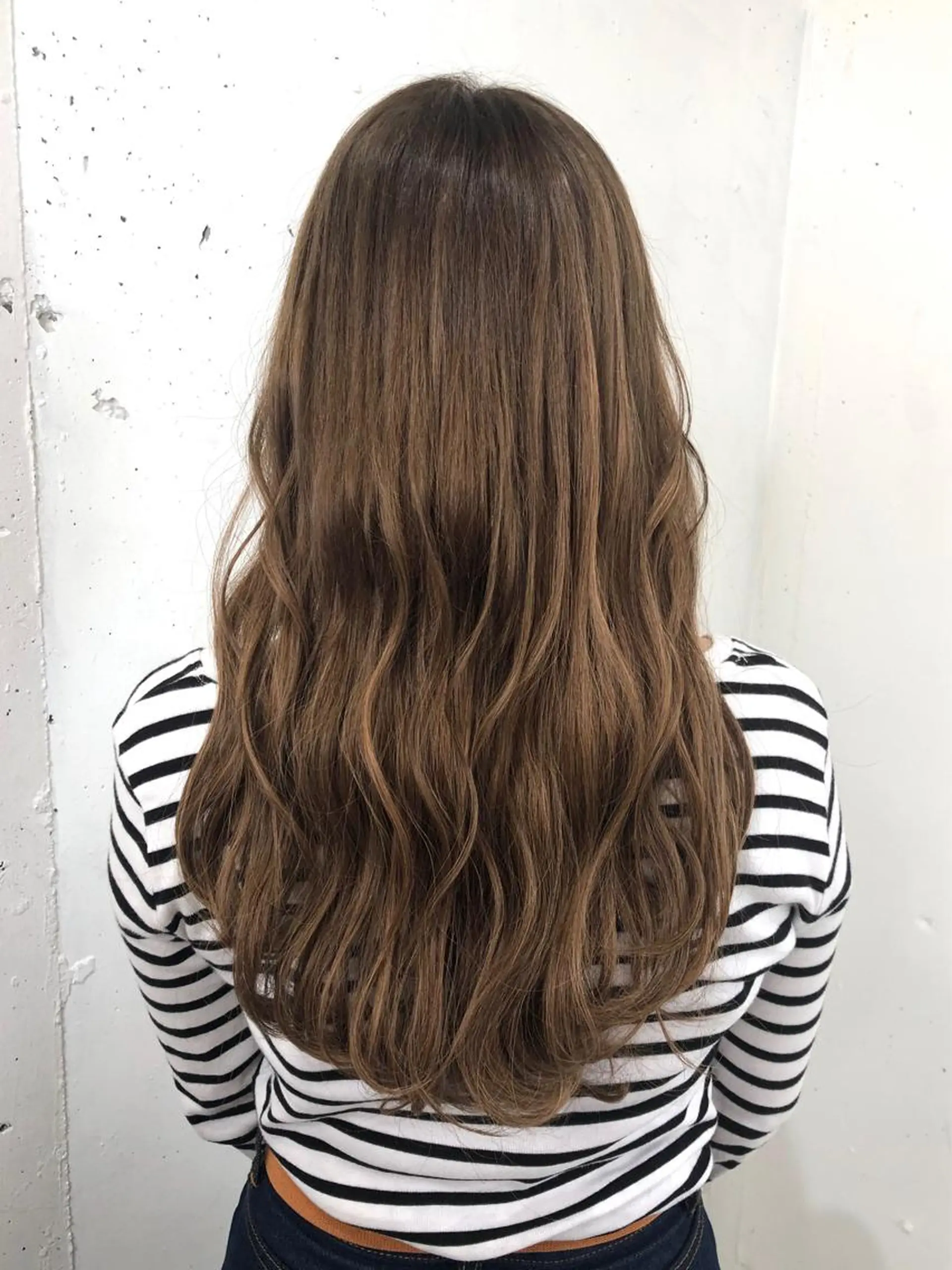 ロング カラー パーマ ヘアアレンジ マツエク・マツパ シールエクステ ブリーチ ハイトーンカラー エクステ カット ヘアカラー トリートメント エクステ ヘアセット 八巻 晴香のヘアスタイル