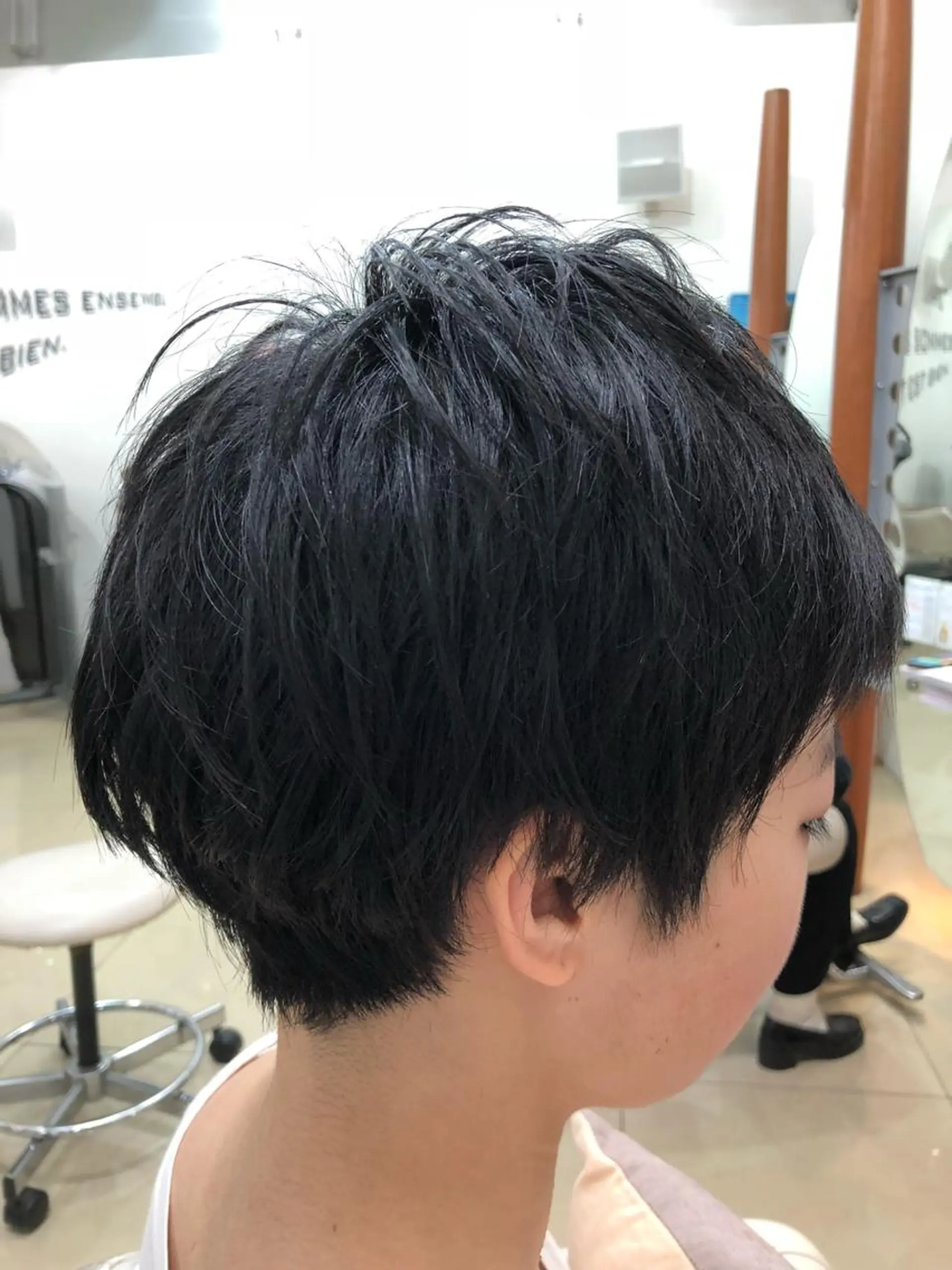 ショート 岩出 俊のヘアスタイル