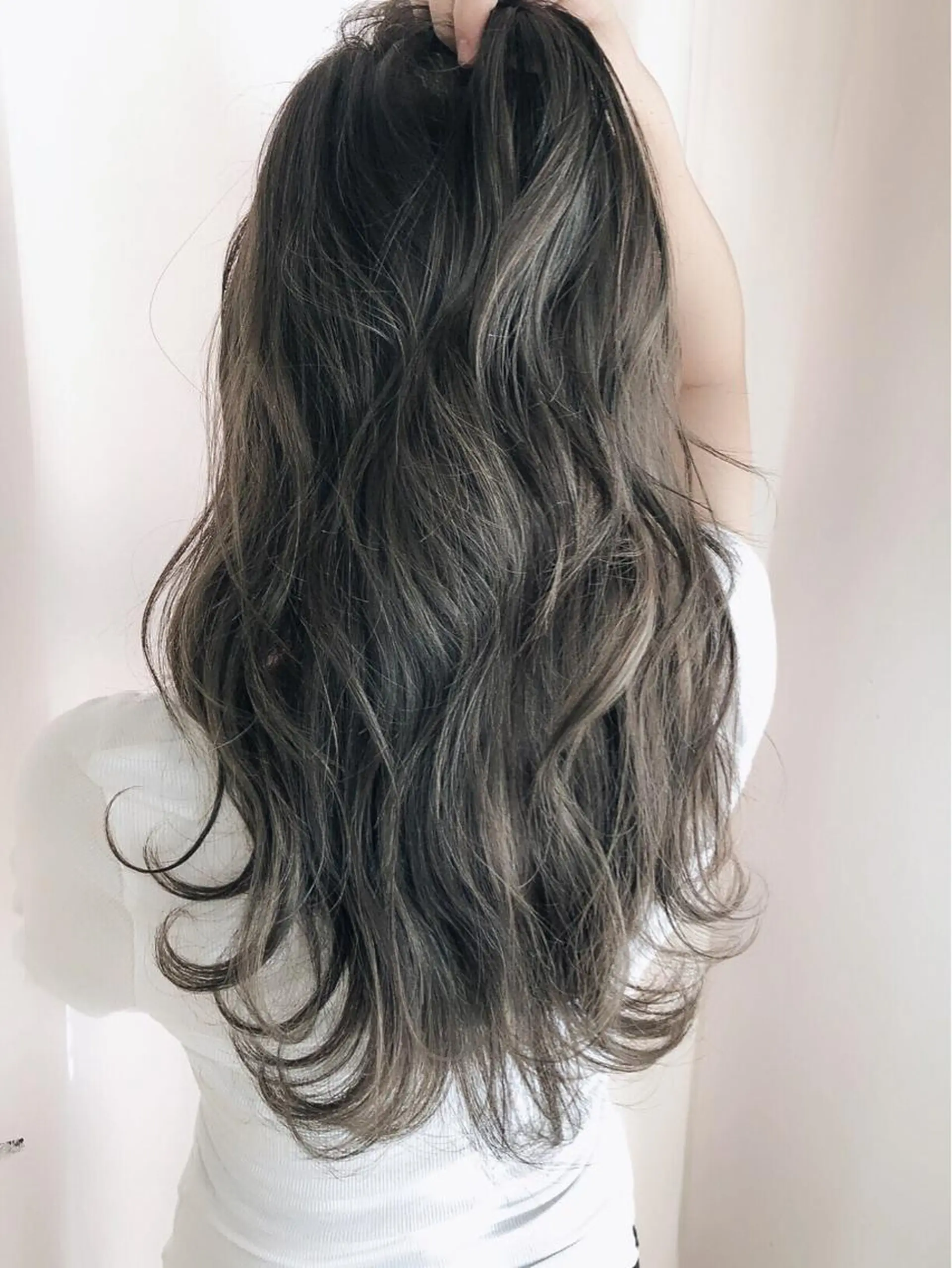 セミロング カラー パーマ ヘアアレンジ アッシュ バレイヤージュ グラデーションカラー グレージュ ハイライトカラー ヘアカラー トリートメント 竹内ケンゴ🇰🇷 EIGHT藤沢のヘアスタイル