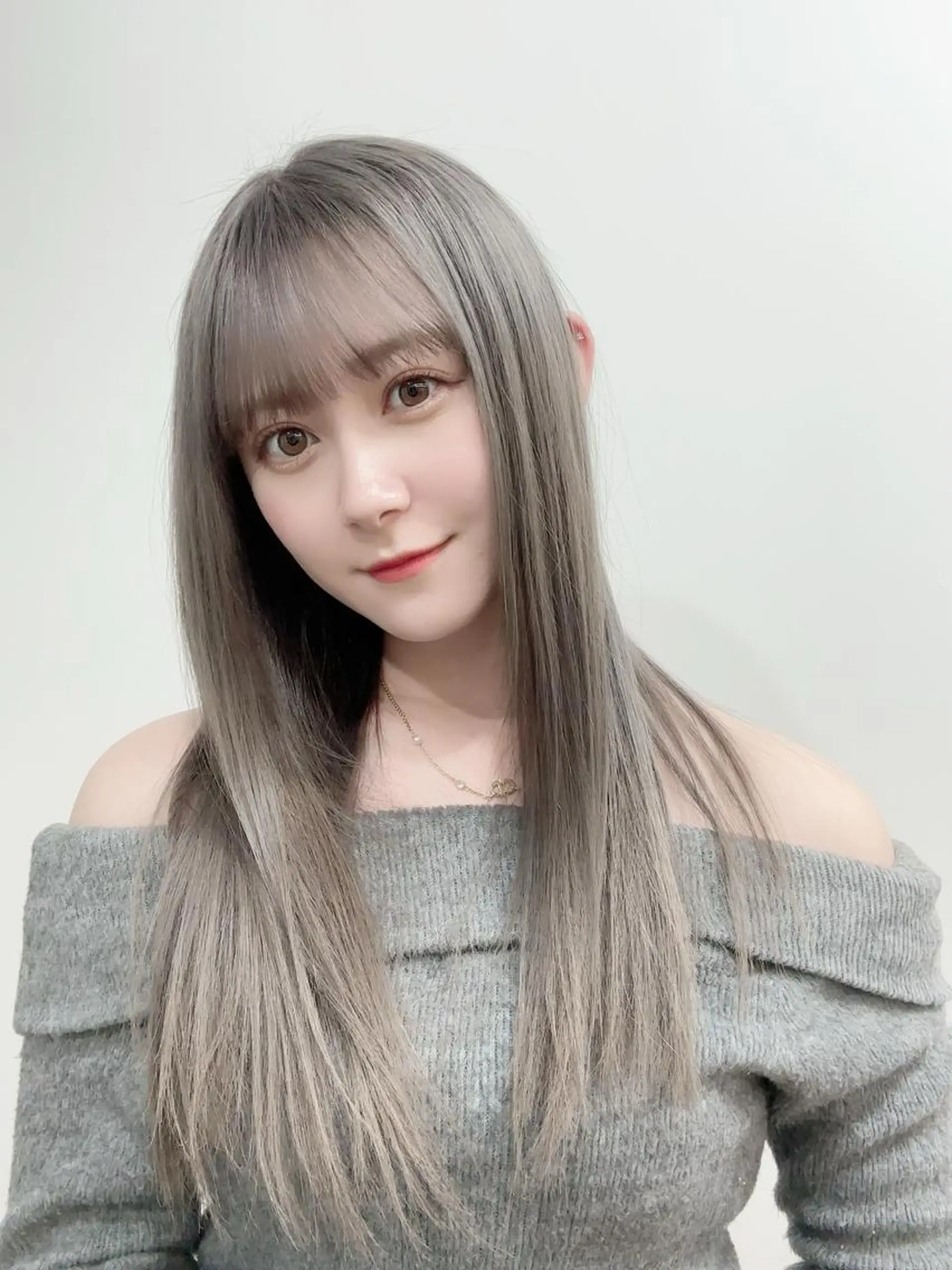 セミロング カラー パーマ ヘアアレンジ メンズ キッズ ネイル マツエク・マツパ アイブロウ メンズインナーカラー メンズ韓国風 黒髪 ブルーカラー ブルーブラック カット ヘアカラー トリートメント 武田涼レイヤーカット 髪質改善×縮毛矯正のヘアスタイル