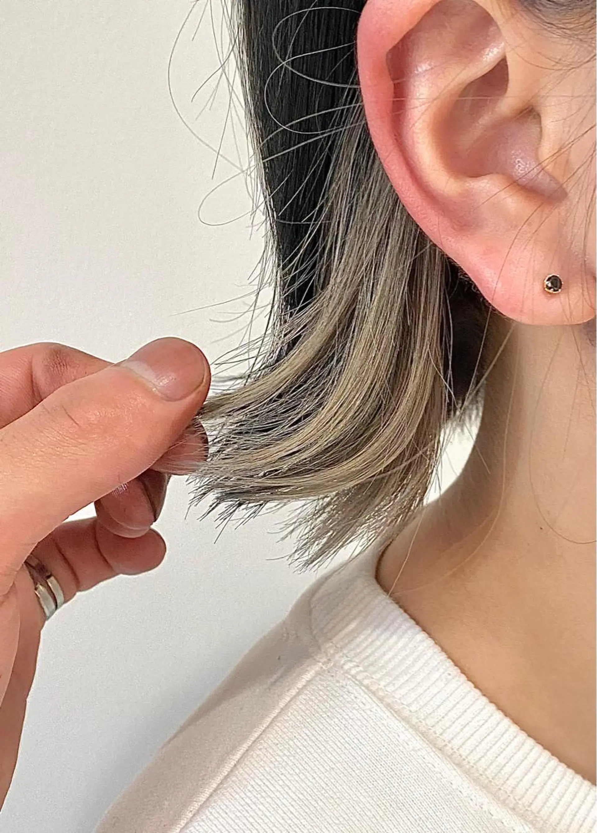 ショート カラー ベージュカラー グレージュ インナーカラー ホワイトベージュ ヘアカラー トリートメント RAIMA ハイトーン/レイヤーのヘアスタイル