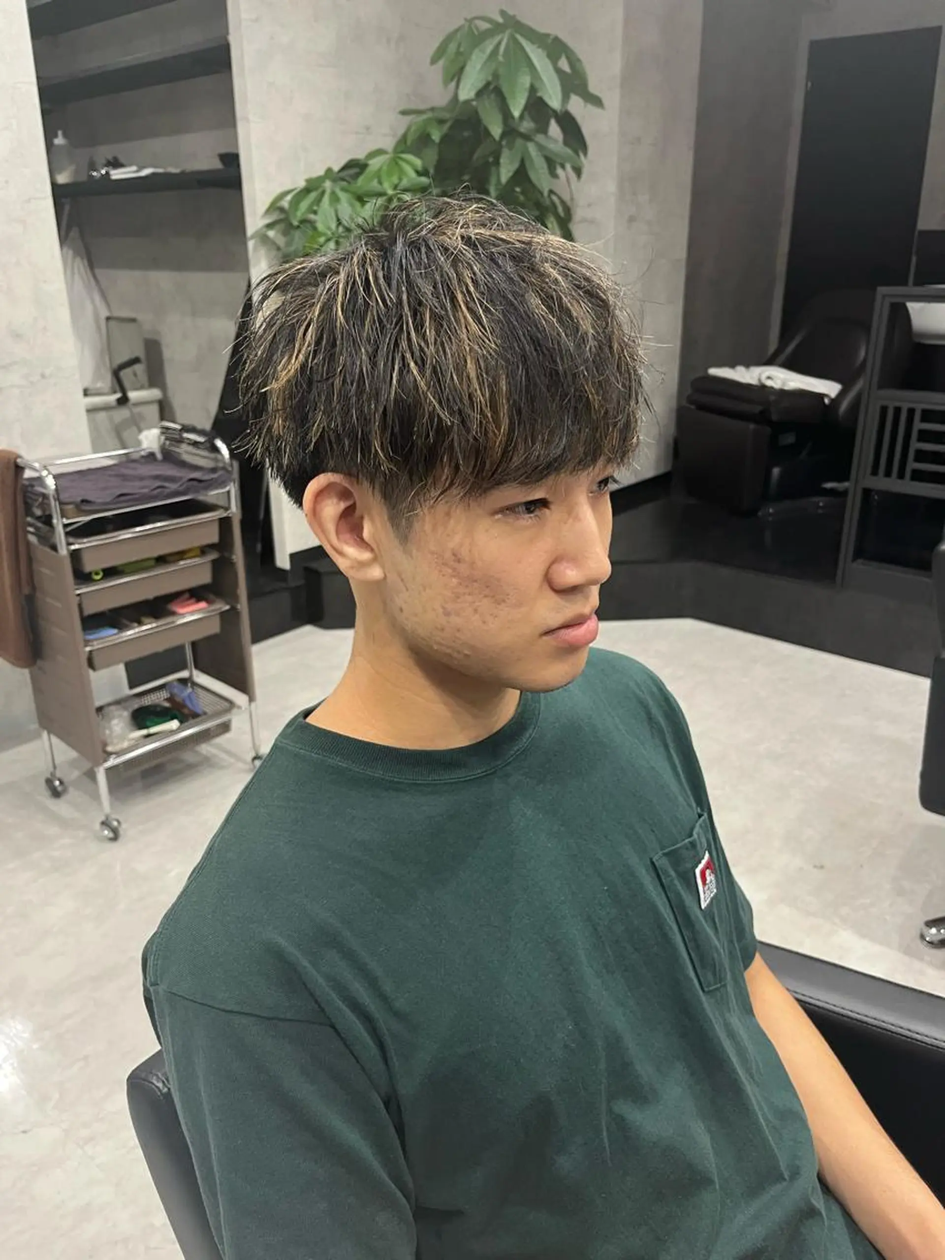 ショート カラー メンズ メンズハイライト マッシュ ハイライトカラー ハイライト 【店長】メンズ職人 短髪　ハイトーン🔥のヘアスタイル