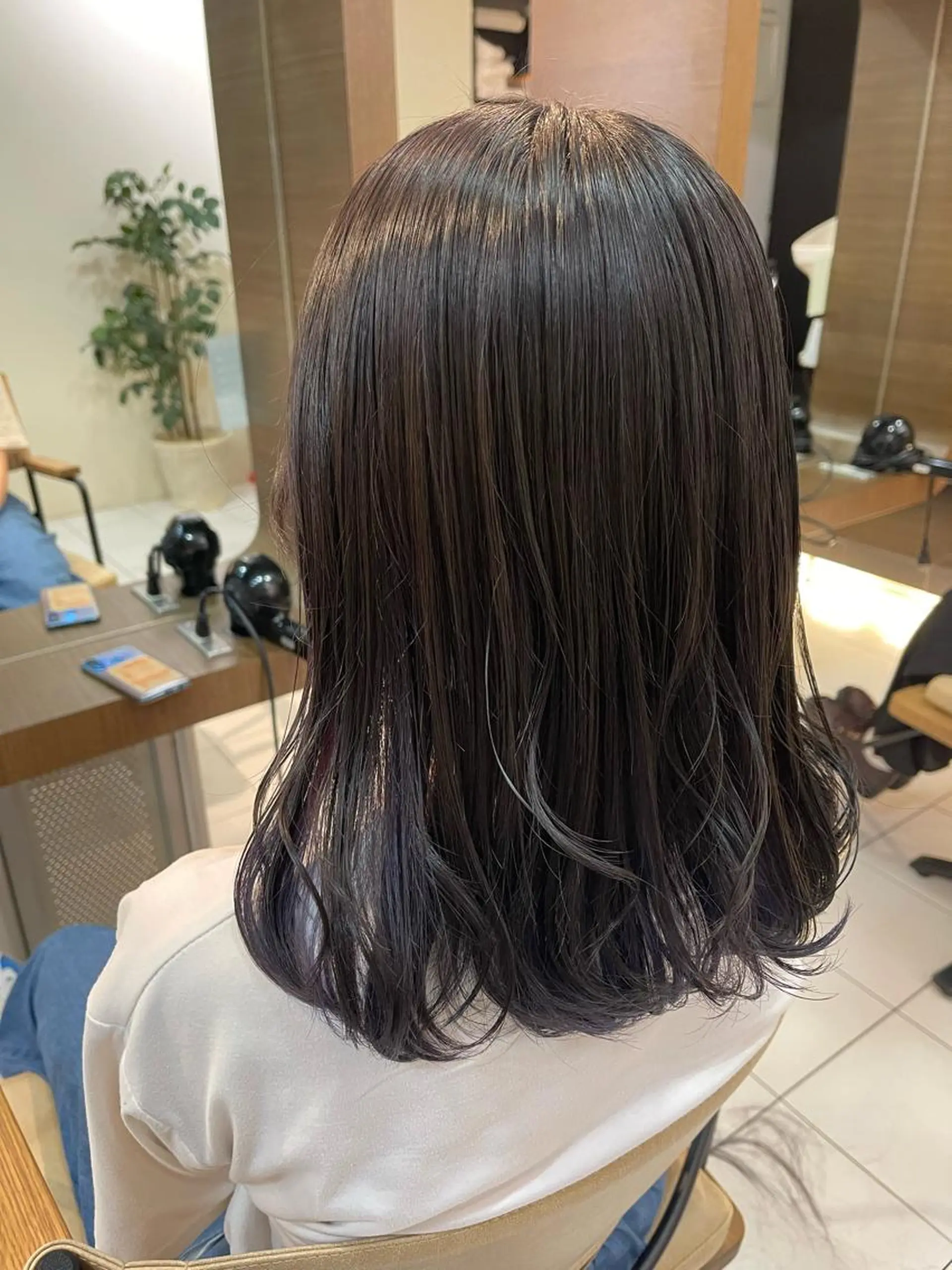 ミディアム カラー アッシュ グレージュ シルバー アニメオタク美容師✂ miharuのヘアスタイル