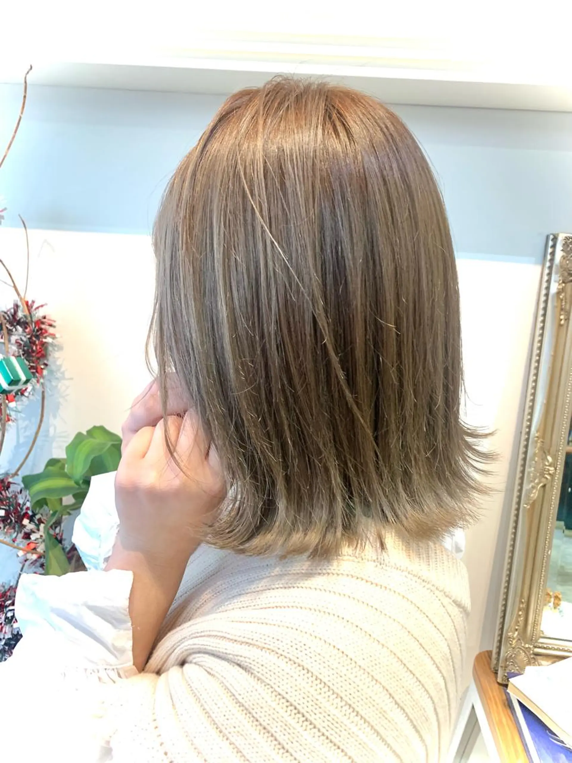 ミディアム カラー ヘアアレンジ グレージュ ミルクティーグレージュ カット パーマ トリートメント ヘッドスパ ヘアセット 大宮/山口 竣也のヘアスタイル