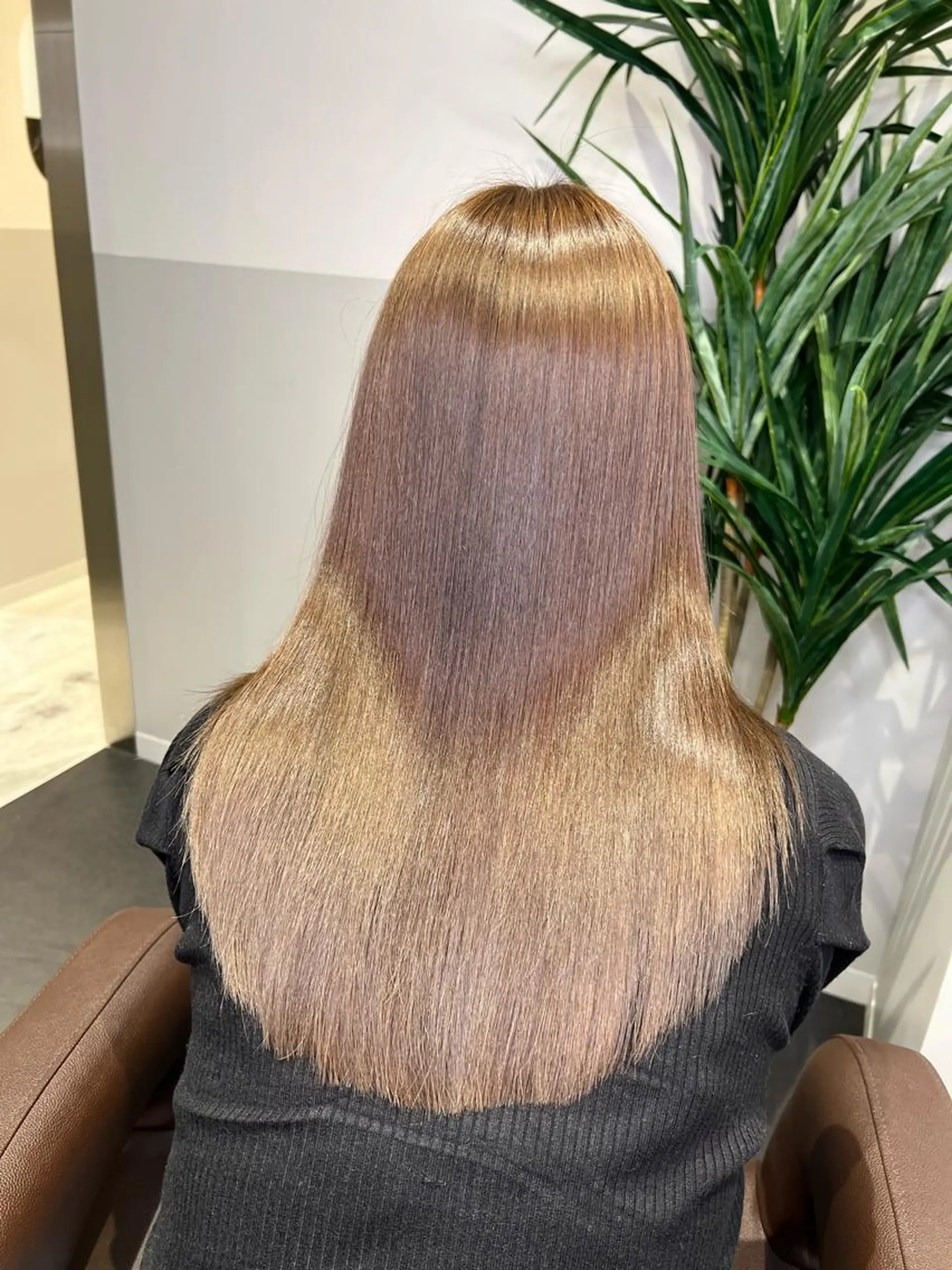 ロング 韓国風カラー 髪質改善 韓国風ヘア 縮毛矯正 トリートメント SALOWIN east店6F所属・TAKUMI 【美髪特化】のヘアスタイル