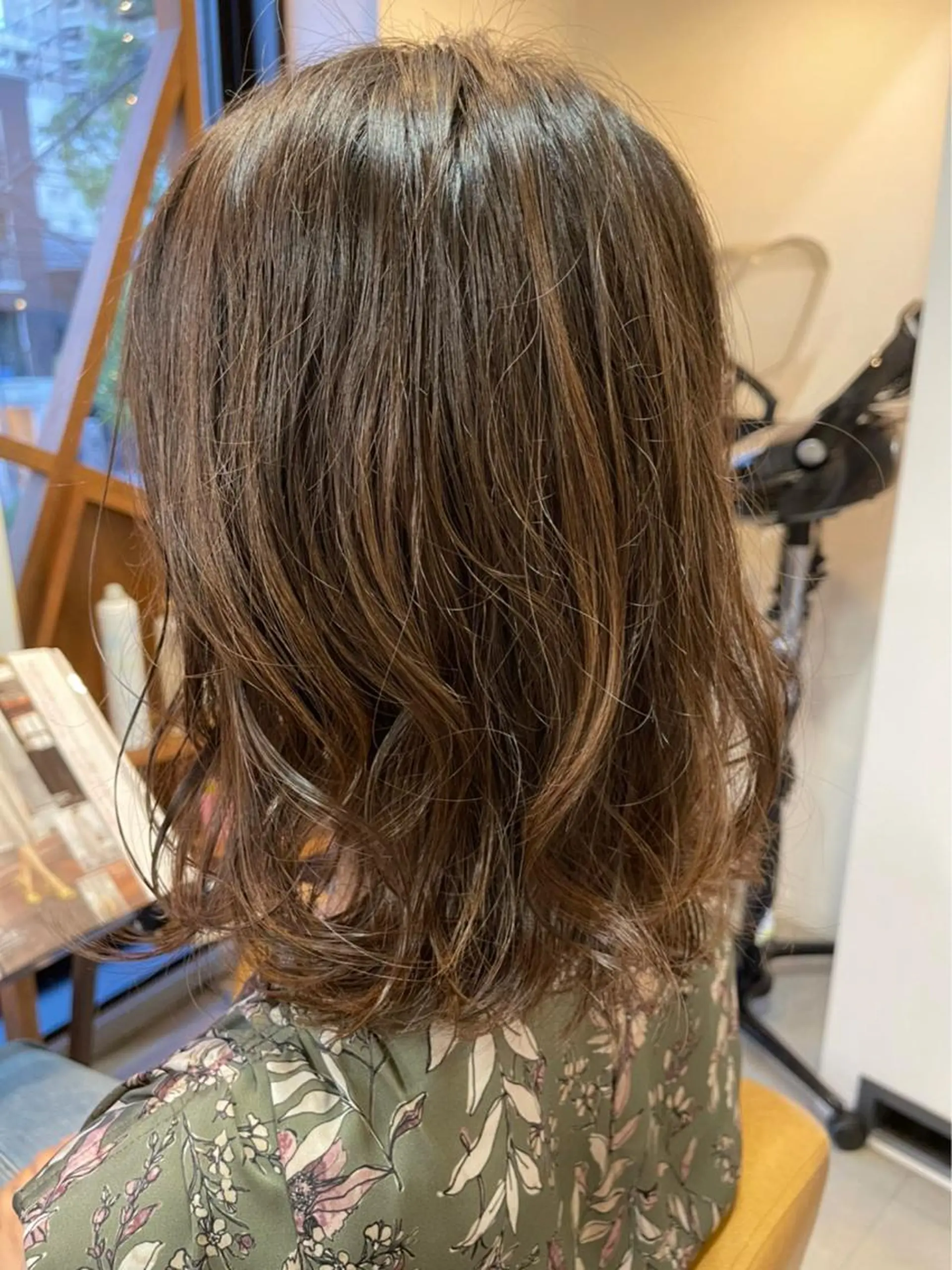 ミディアム パーマ ORO塚口店所属・新店舗ORO塚口店 駅から徒歩4分🚶のヘアスタイル