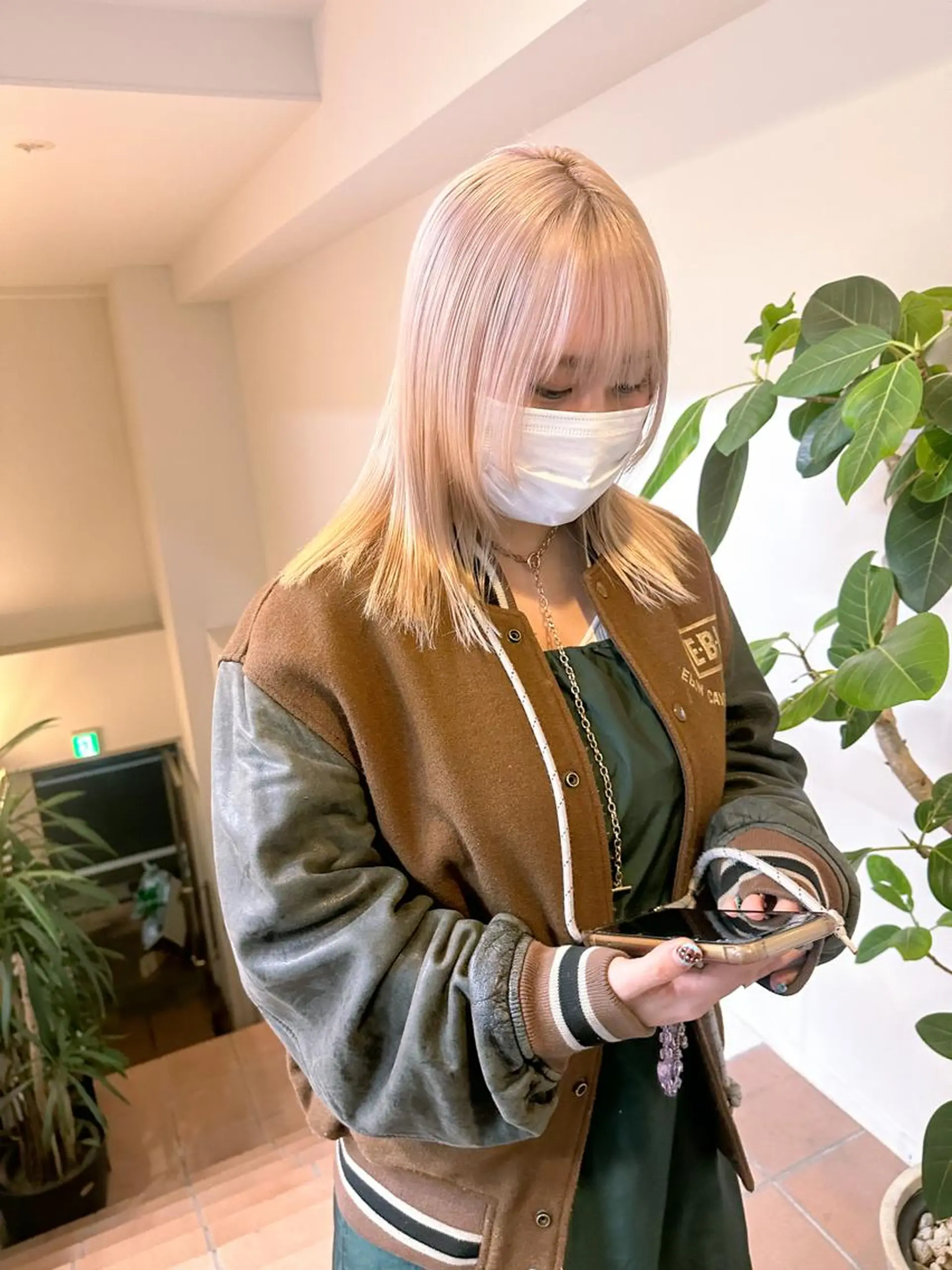 ミディアム カラー ネイル マツエク・マツパ アイブロウ ホワイト Cinq所属・ハイライト🌟/ ボブ/豊田のヘアスタイル