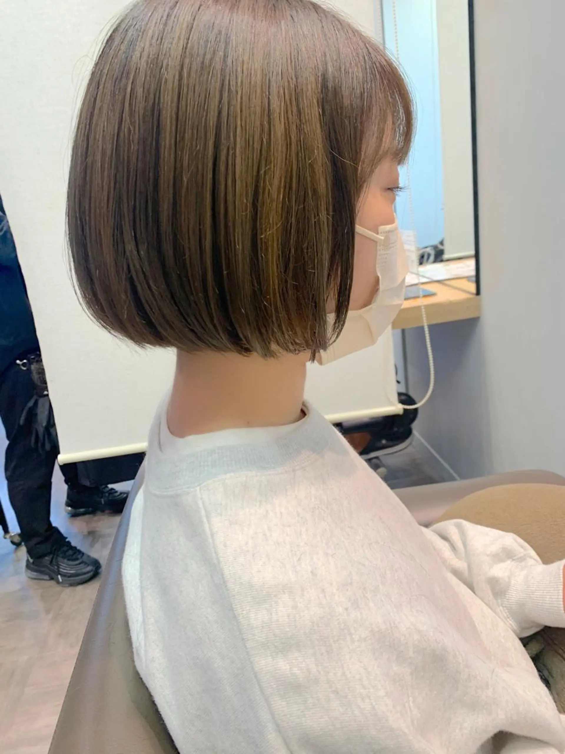 ショート カラー ヘアアレンジ 切りっぱなしボブ ショートボブ ベージュカラー オリーブベージュ オリーブカラー カット サナ🌱 切りっぱなしボブのヘアスタイル