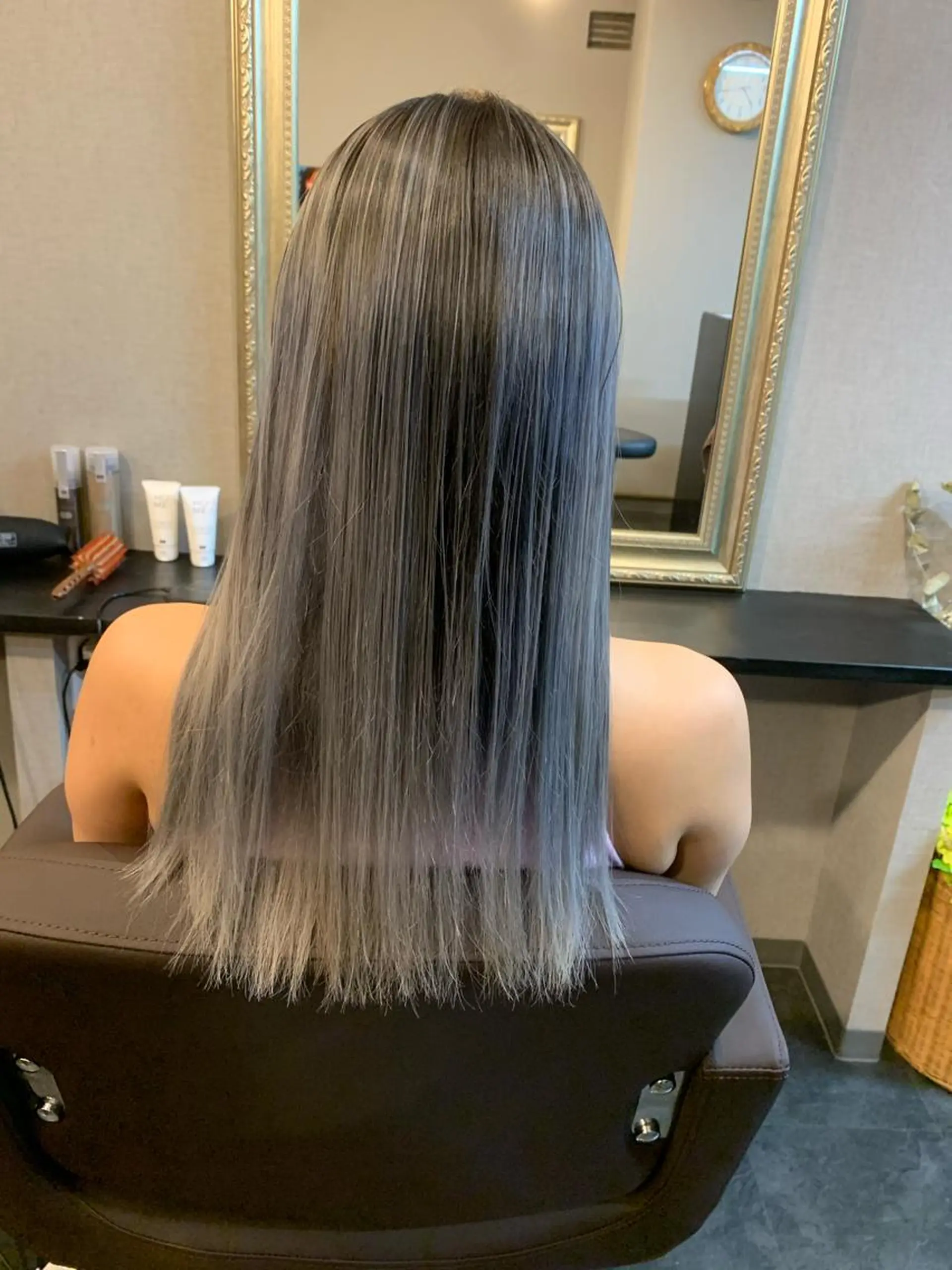 ロング アッシュ ハイライト レイヤーカット Selene hair OSAKAのヘアスタイル