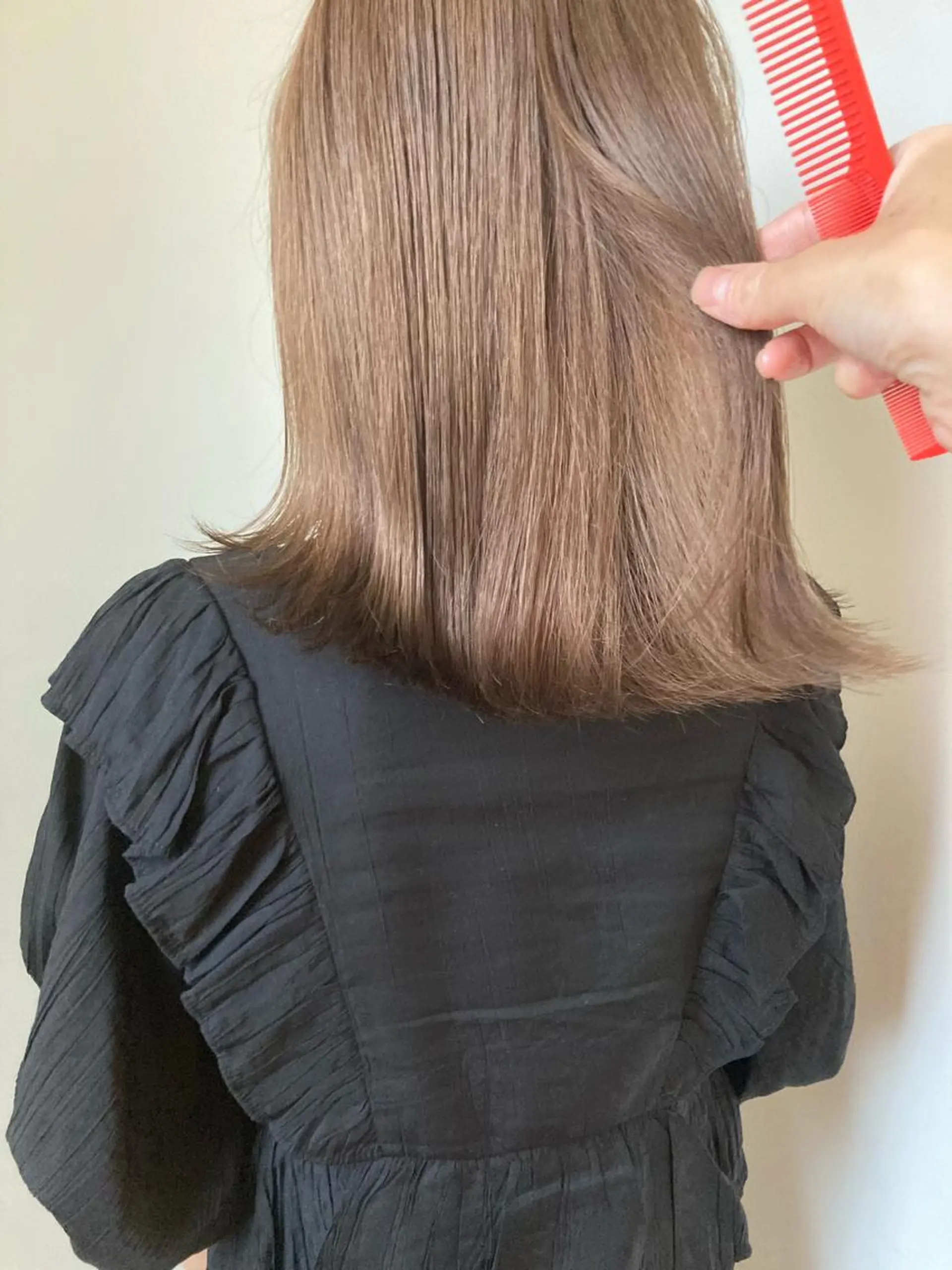 セミロング カラー ベージュカラー ブリーチ ヘアカラー 小木曽智美 /ボブ/ショートのヘアスタイル