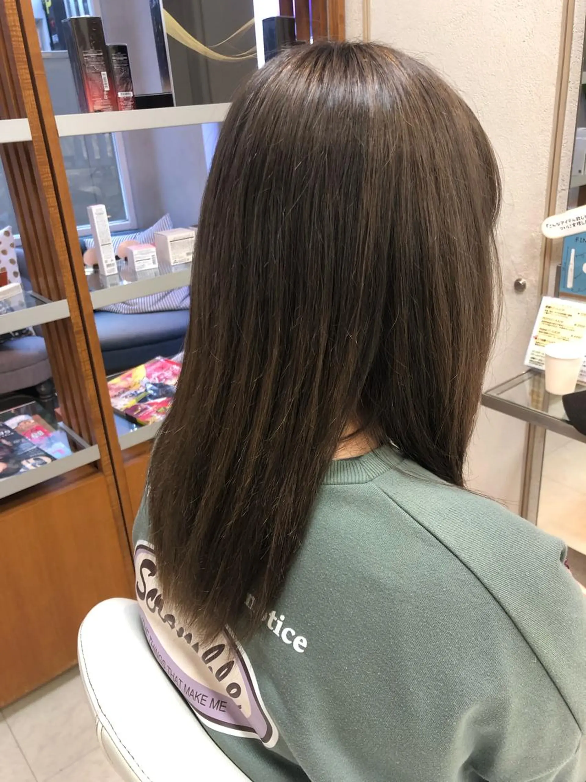 セミロング ヘアカラー 阿部 美咲のヘアスタイル