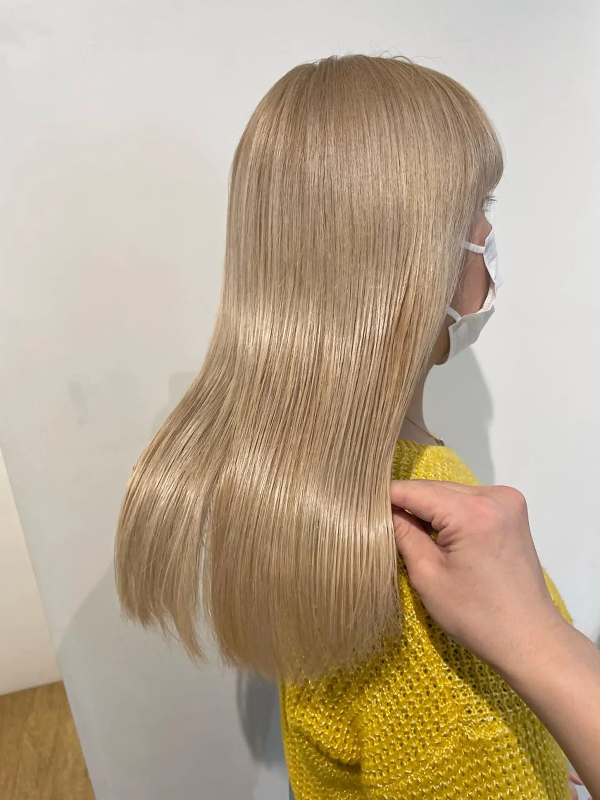 セミロング カラー ブリーチ ヘアアレンジ にいた　かづしげのヘアスタイル