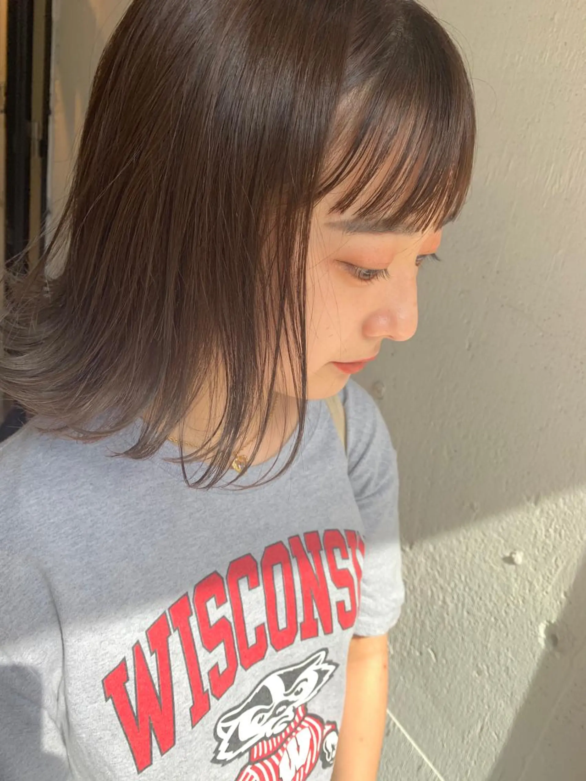 ミディアム カラー グレージュ Fuuu《フゥ》所属・シノザキ シンゴのヘアスタイル