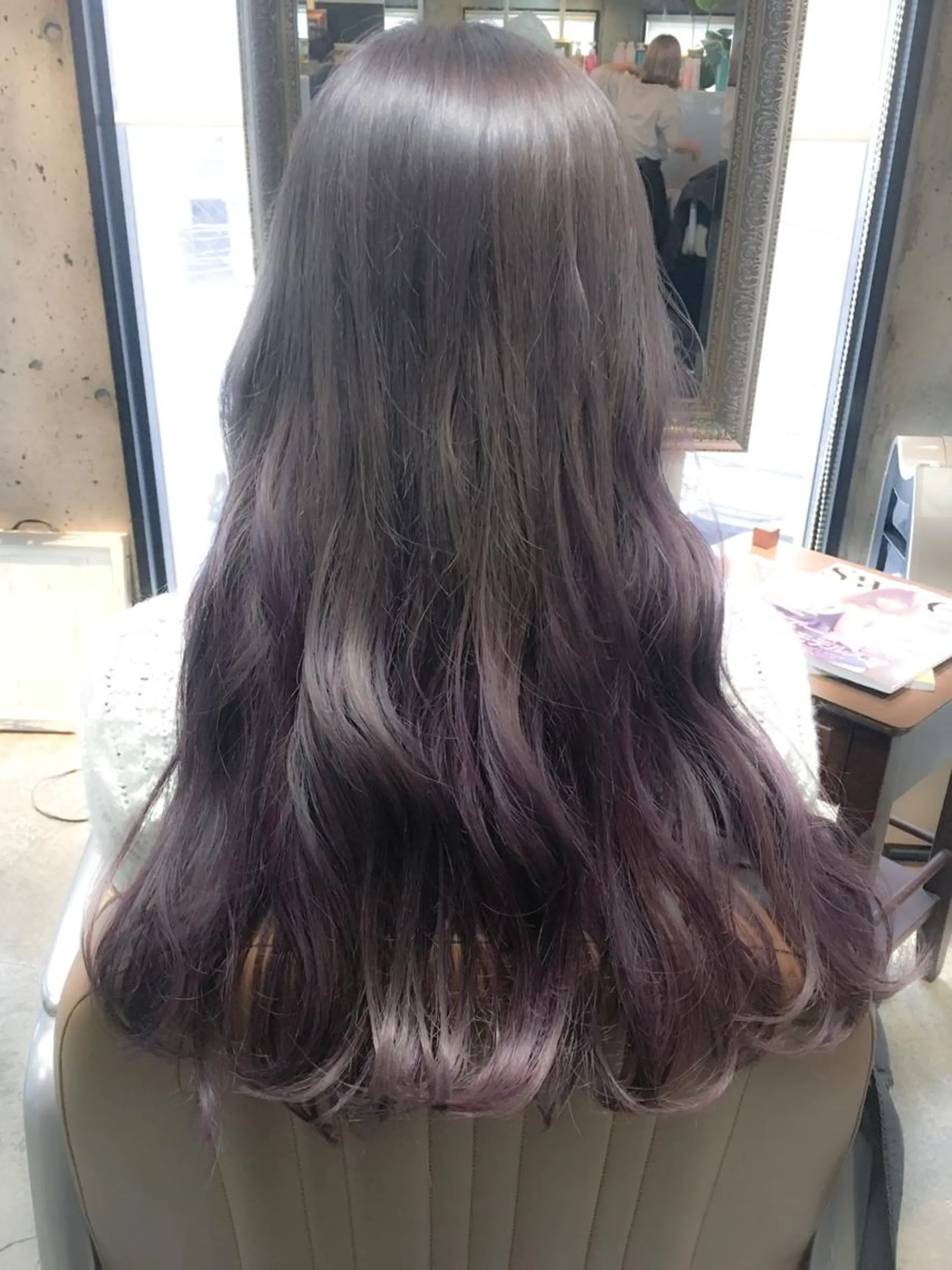 ロング カラー グレージュ ハイライトカラー ラベンダーカラー ハイライト 北條 優輝のヘアスタイル