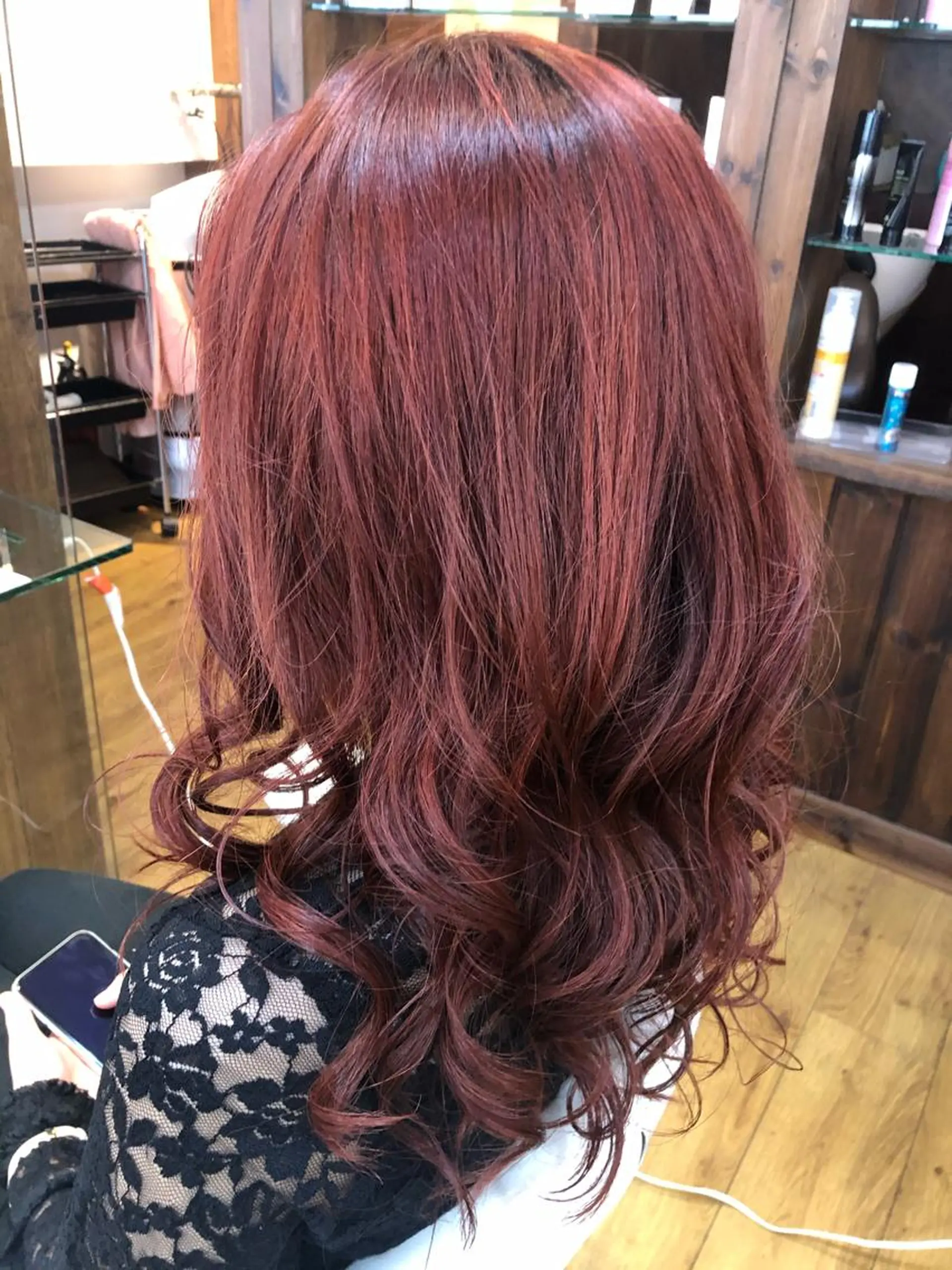 ロング 根岸 真奈美のヘアスタイル