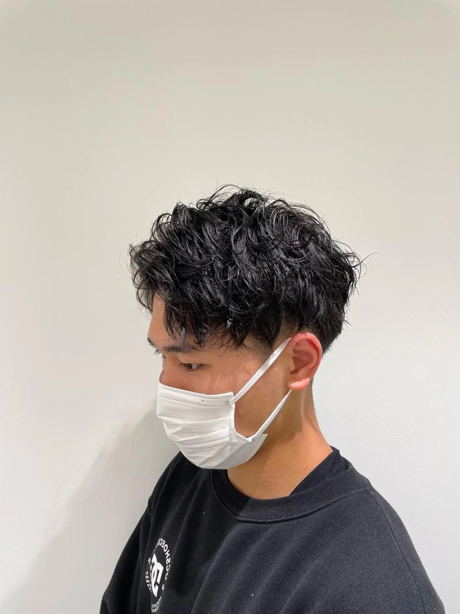 ショート メンズ センターパート メンズパーマ フェザーパーマ職人 🪶ryosukeのヘアスタイル