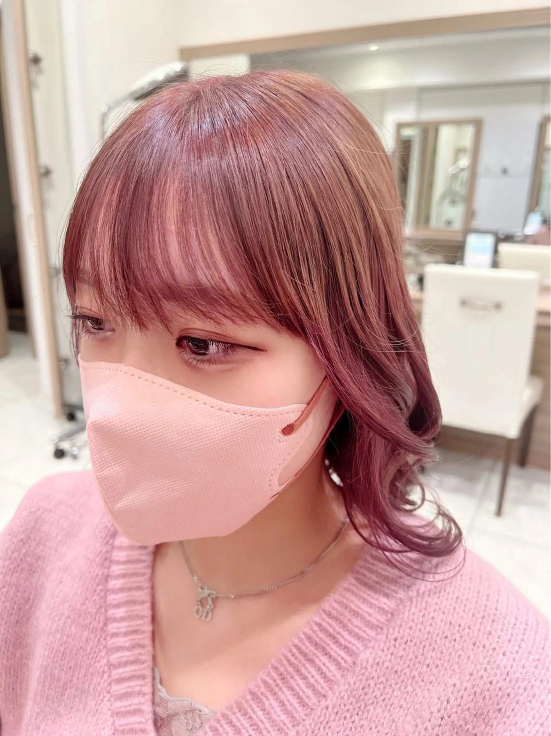 カラー ブリーチ ピンクカラー 伊佐 愛のヘアスタイル