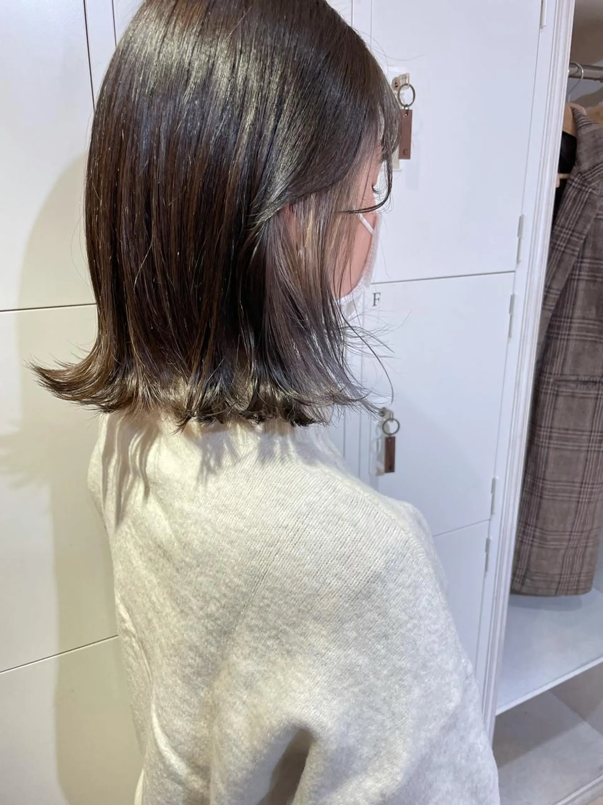 ミディアム カラー akane .のヘアスタイル