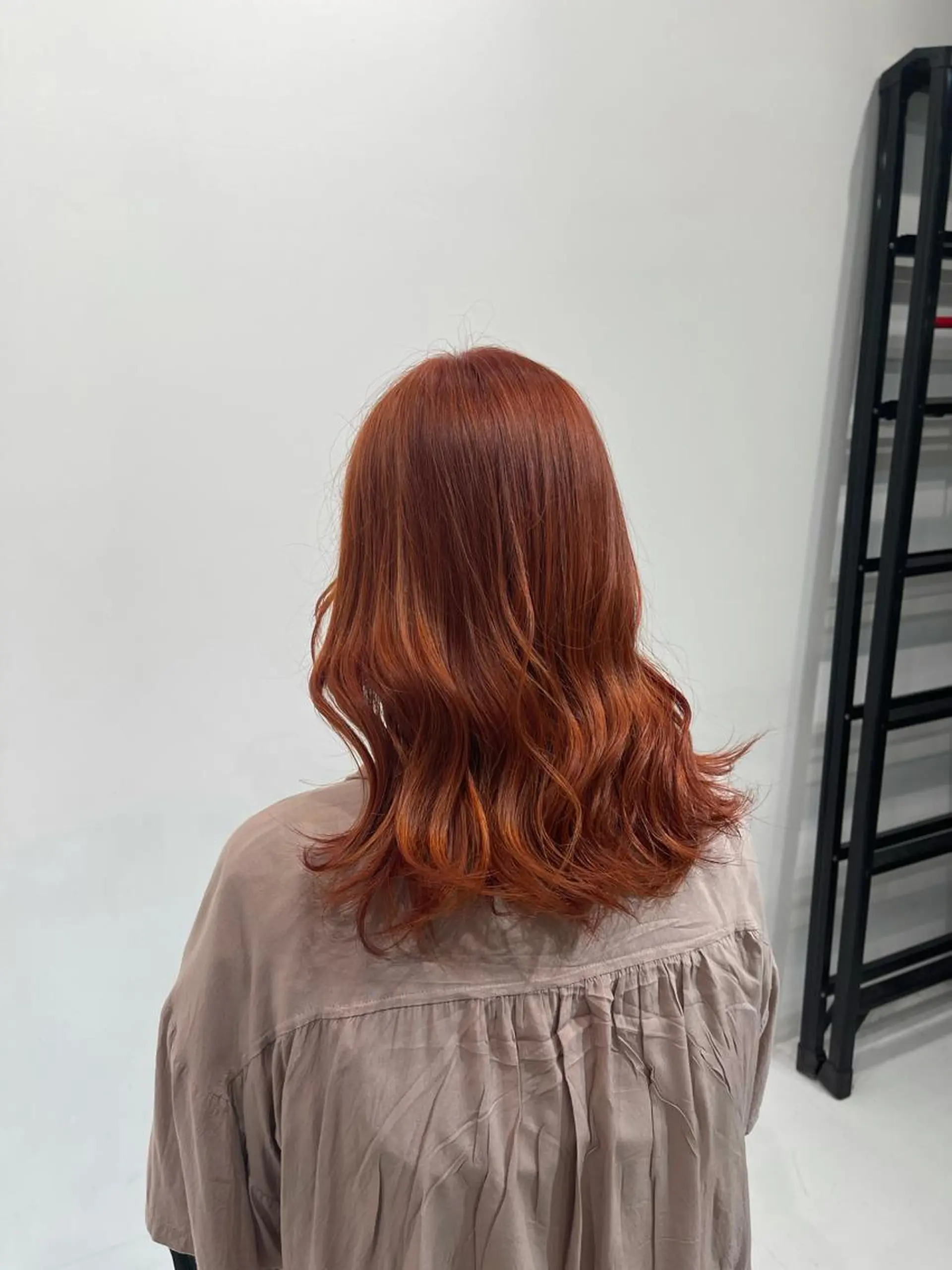 セミロング カラー ブリーチ ブラウンカラー オレンジ オレンジブラウン ヘアカラー トリートメント TAKUMI .のヘアスタイル