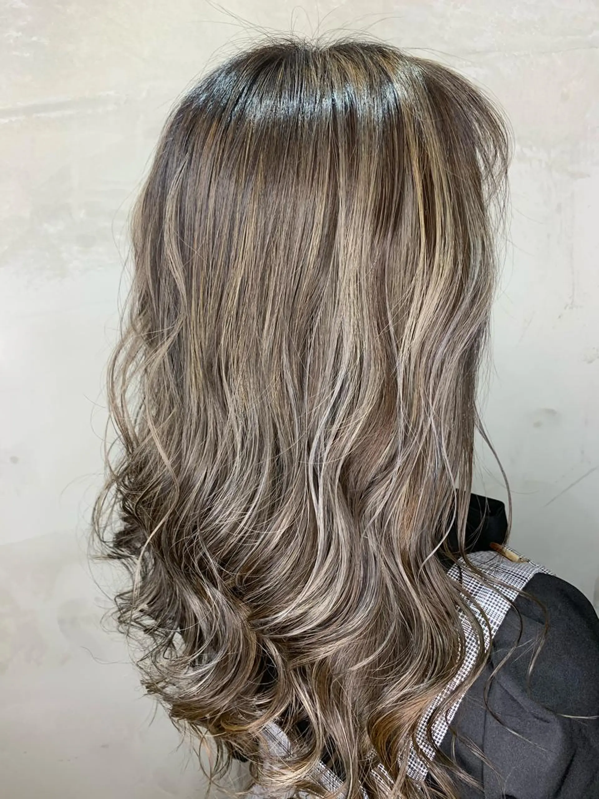 セミロング ハイライト 佐藤/本物志向の 髪質改善サロンのヘアスタイル