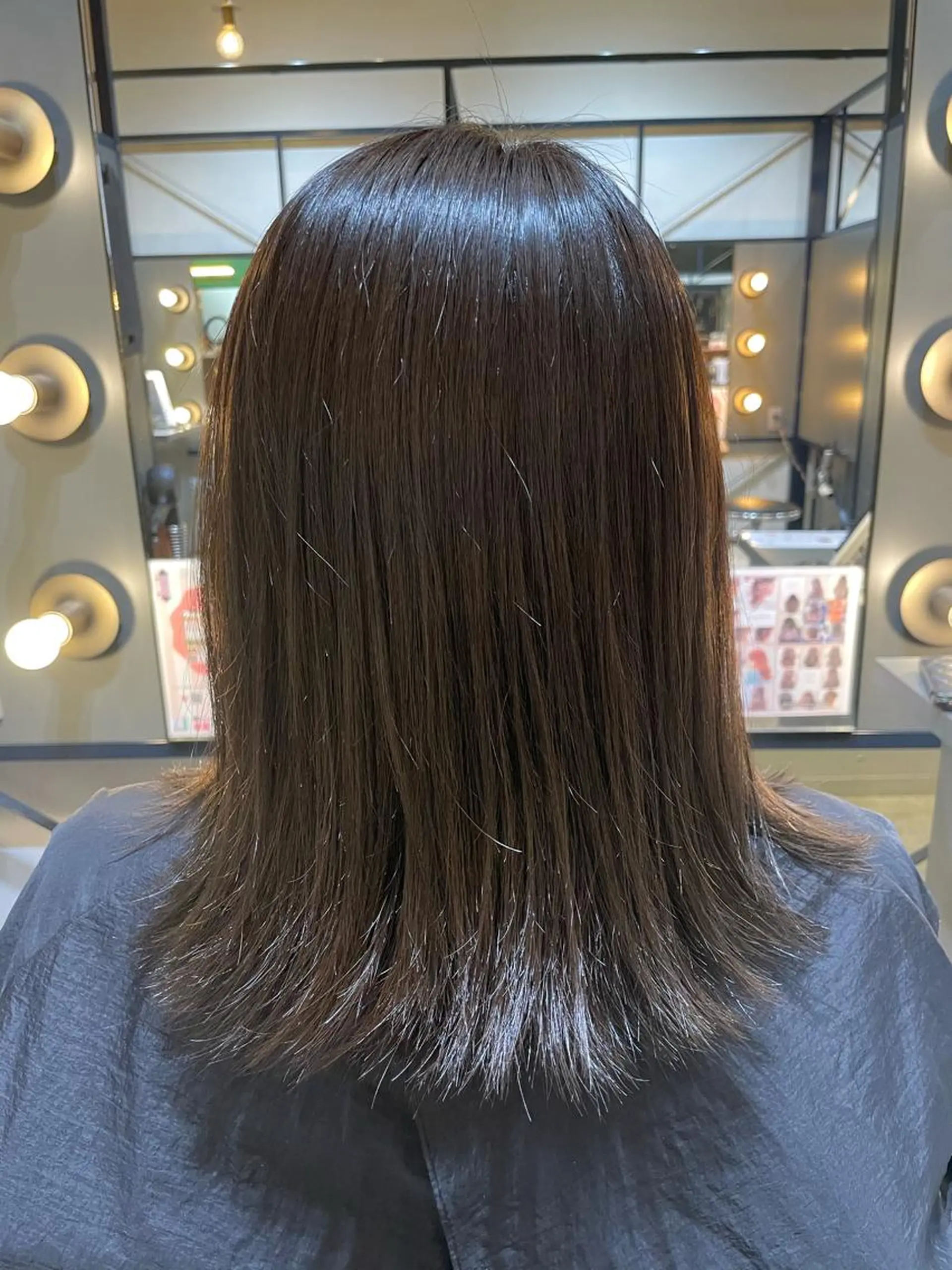 ミディアム 横山 菜摘のヘアスタイル