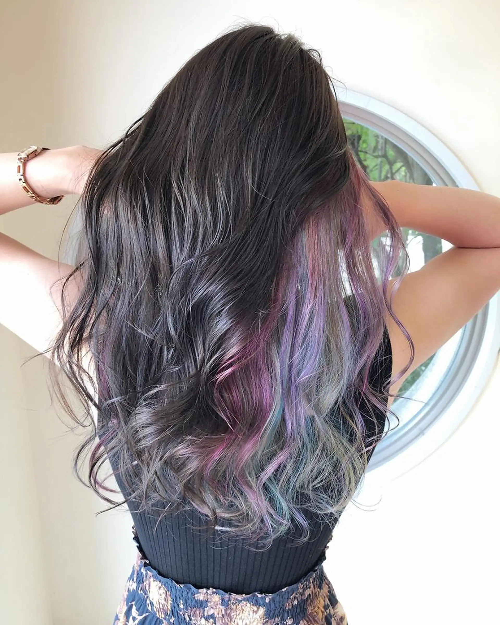 ロング カラー 上霜 菜月のヘアスタイル