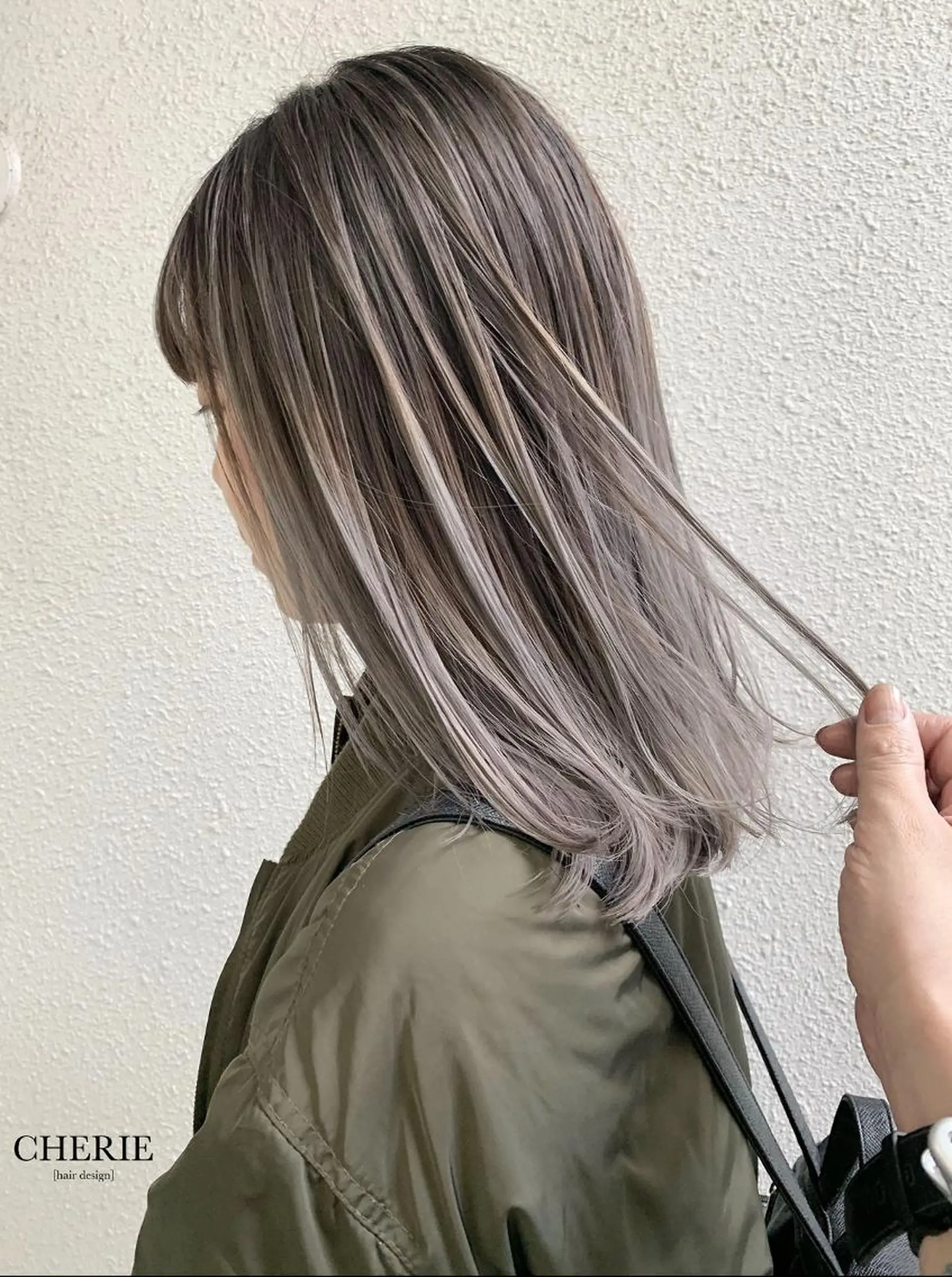 ミディアム カラー グラデーションカラー グレージュ ayano/天神 ハイトーン/ブリーチのヘアスタイル