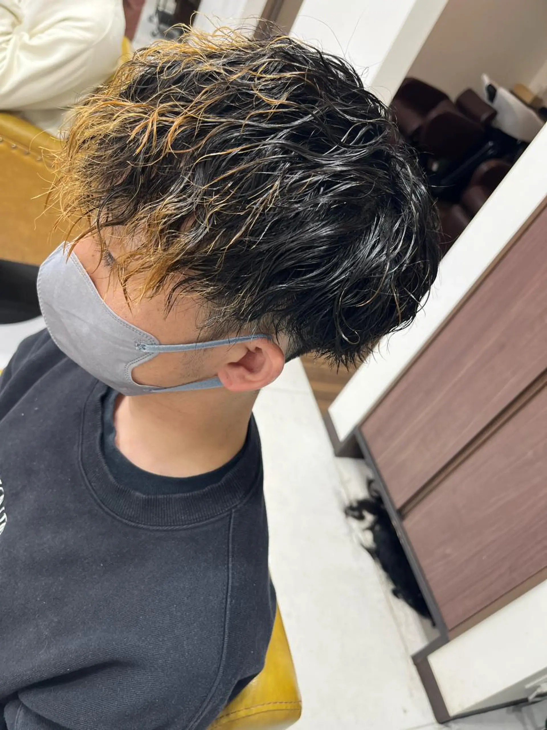 ショート パーマ メンズ メンズパーマ ツイストスパイラルパーマ 刈り上げ スパイラルパーマ 峯 渉人のヘアスタイル