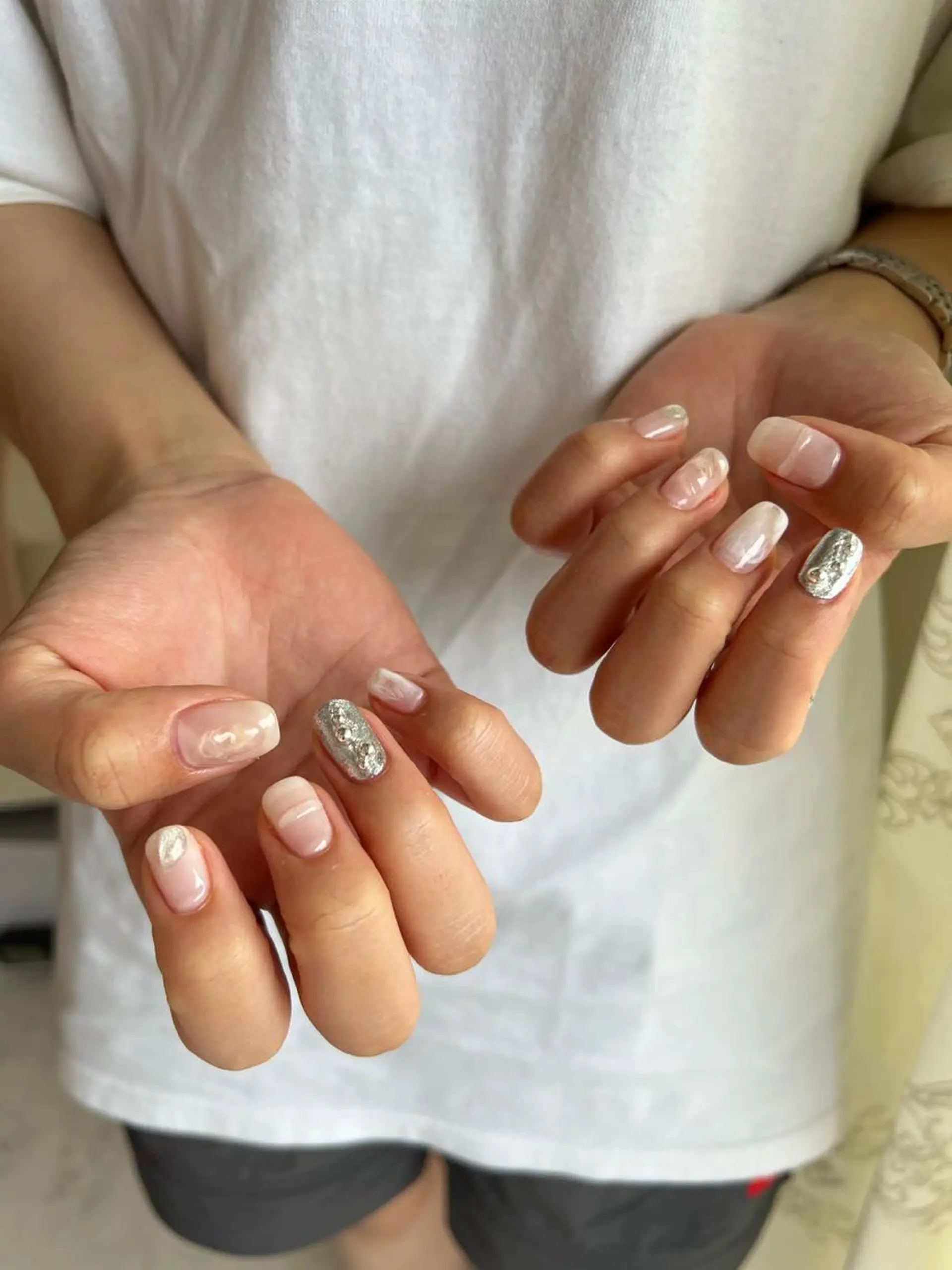 ネイル オーロラネイル ジェルネイル 韓国ネイル マグネットネイル ミラーネイル ハンドネイル ハンドケア ちゅるんネイル🪄 耳ツボジュエリー🔗のネイルデザイン