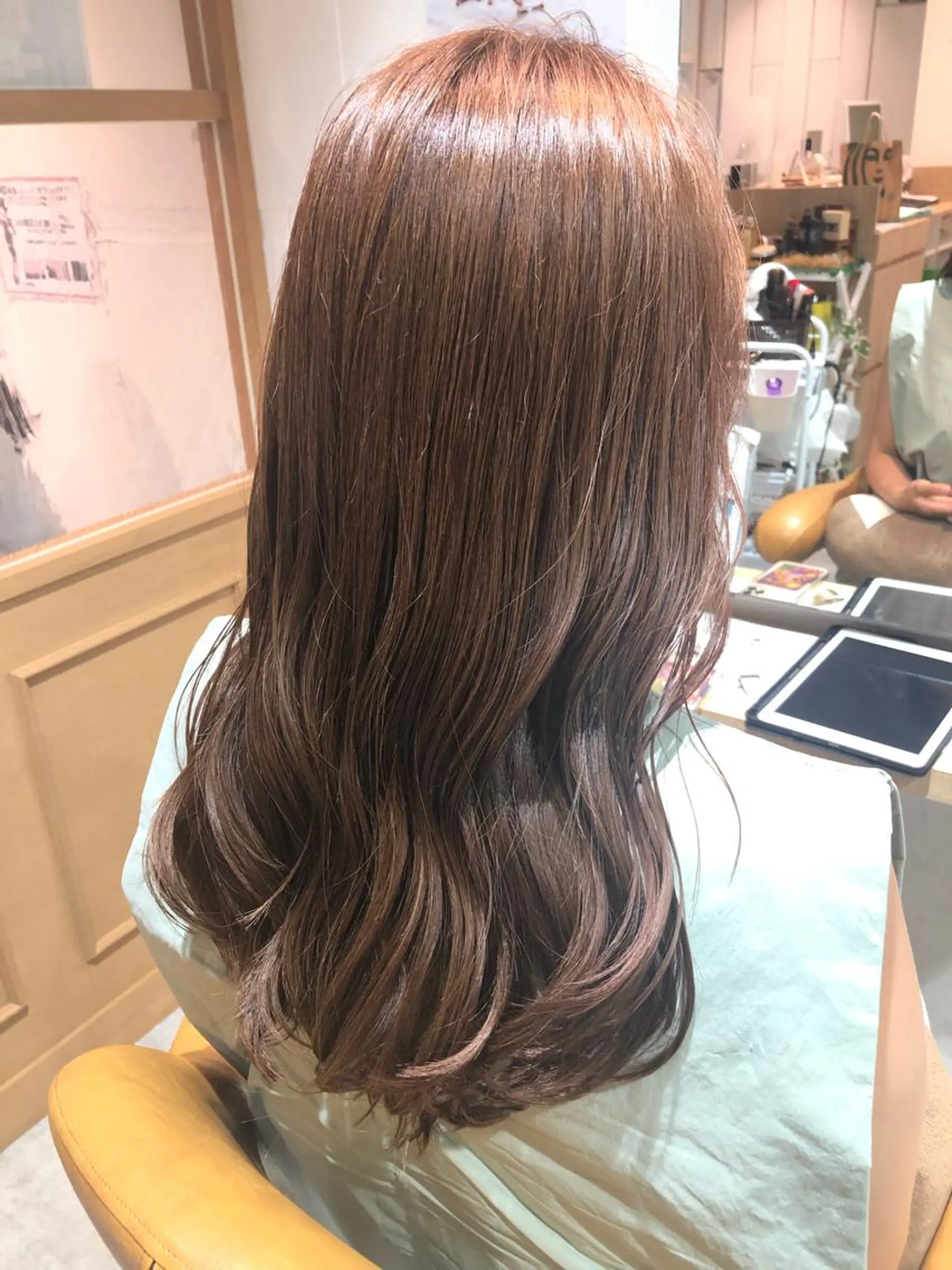 ロング カラー ベージュカラー コーラルベージュ 田辺 黎花のヘアスタイル