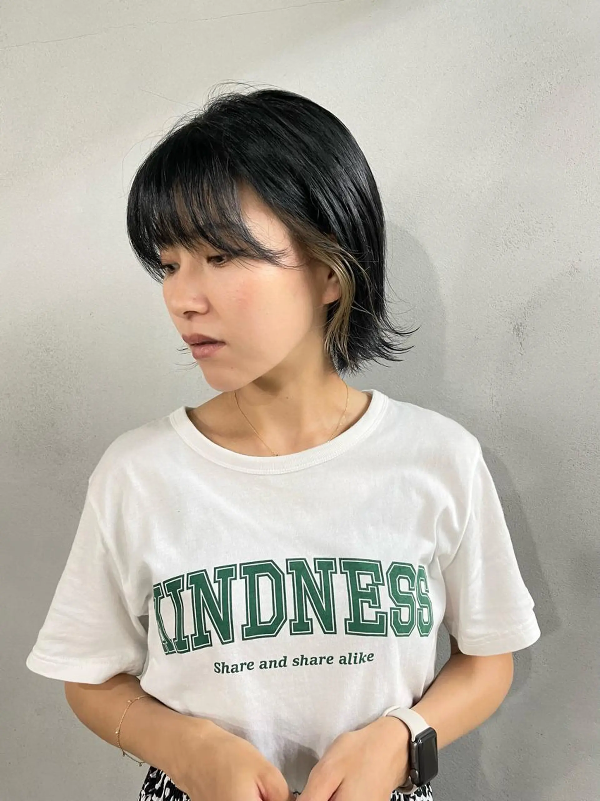 ショート カラー パーマ ヘアアレンジ メンズ キッズ ネイル マツエク・マツパ アイブロウ 黒髪 ブルーカラー ブルーブラック ブルー ゴールド #tag 稗田綾加のヘアスタイル