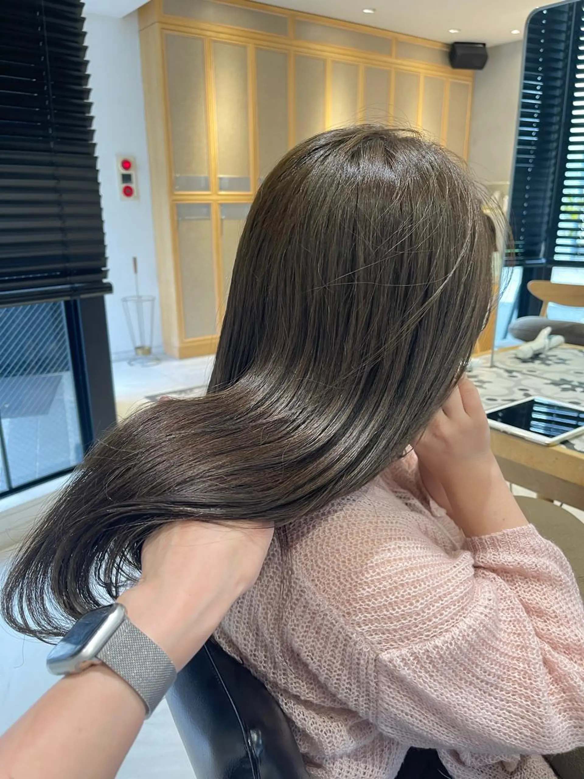 ロング カラー ベージュカラー オリーブベージュ ヘアカラー トリートメント ヘッドスパ ヘアセット ラベンダー/レイヤー スタイル🤎mamiのヘアスタイル