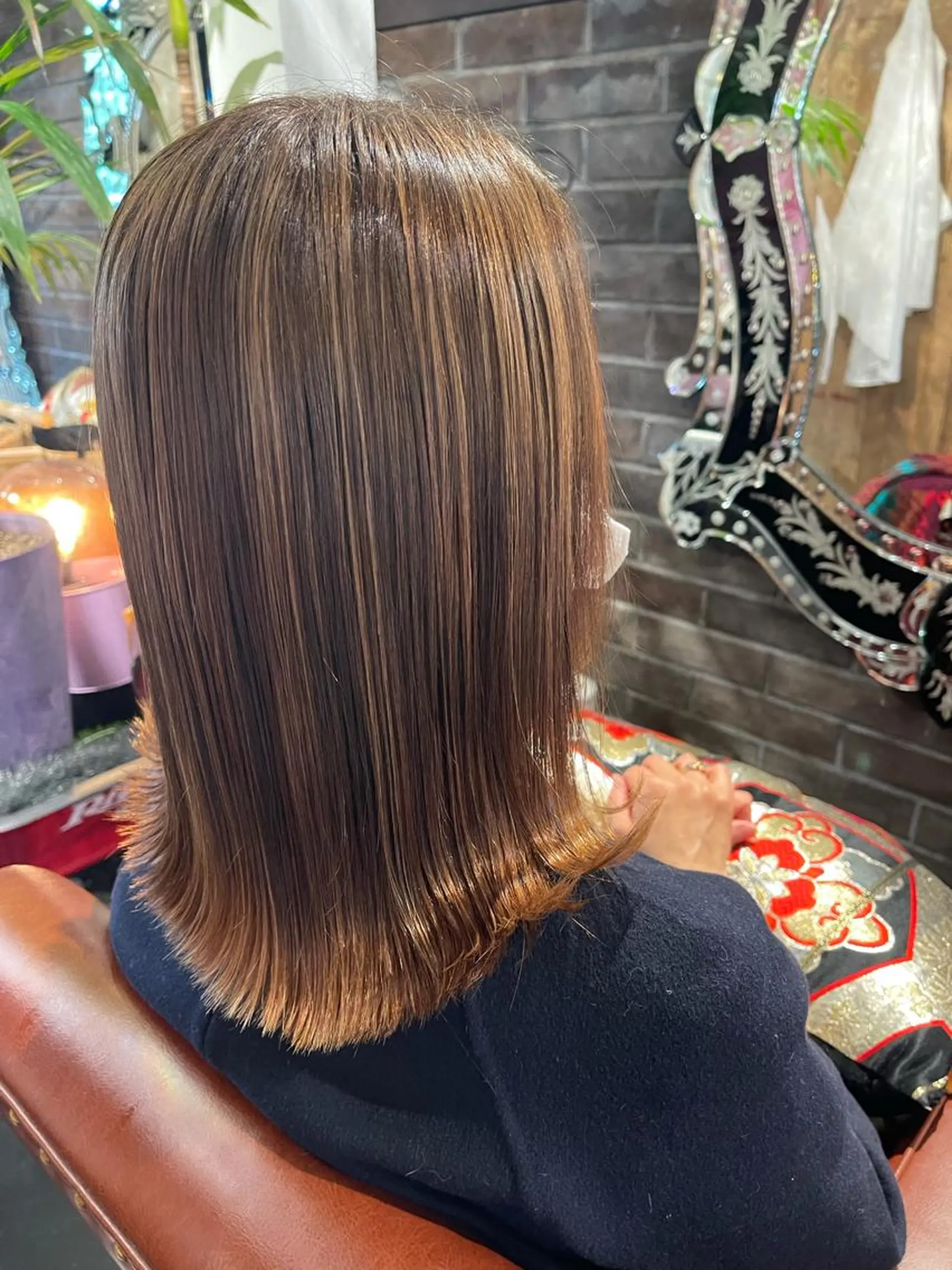 セミロング カラー バレイヤージュ ブリーチ ハイトーンカラー レイヤーカット ヘアカラー アフィロス所属・五十嵐 舞のヘアスタイル