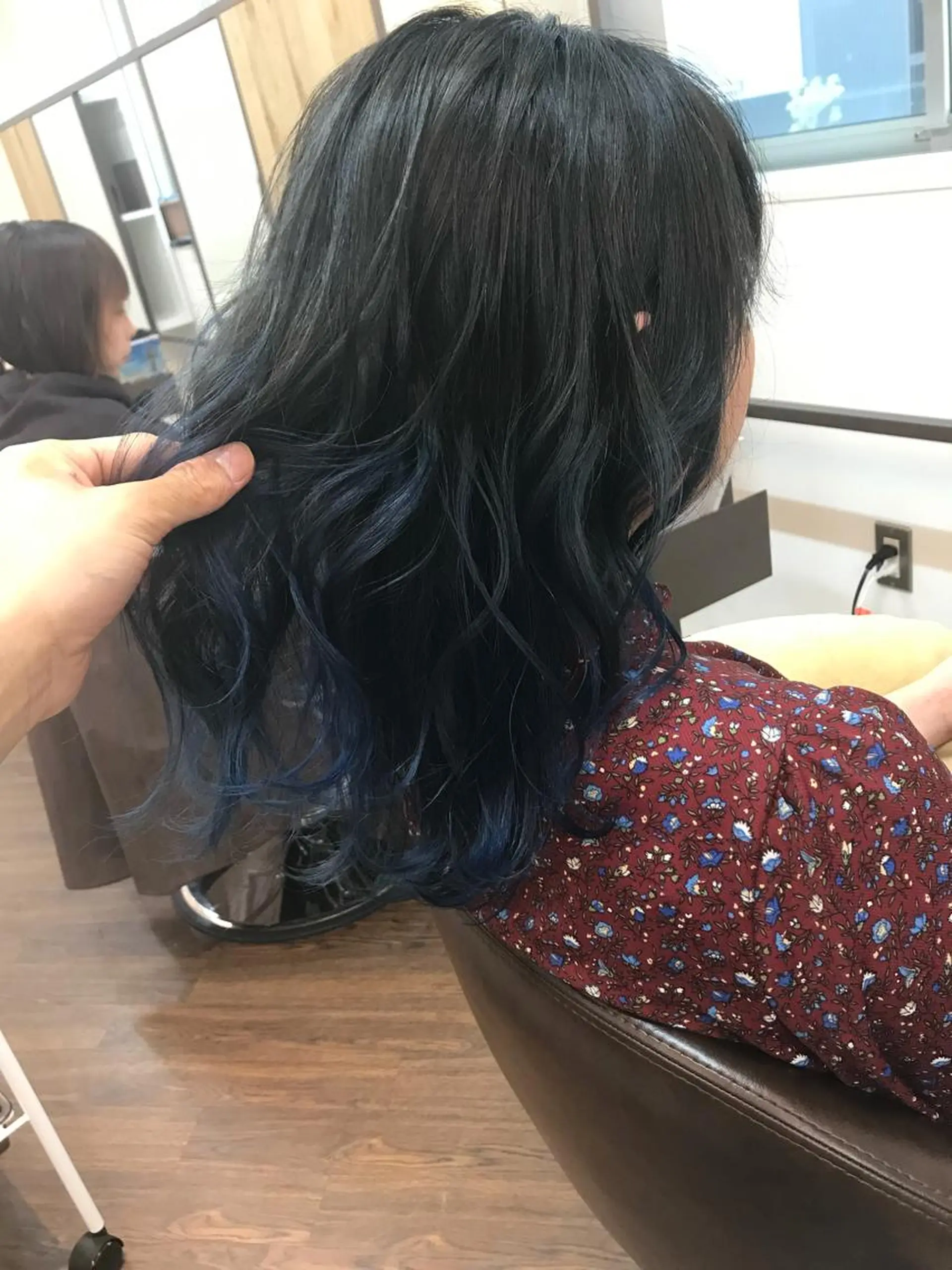 ミディアム カラー パーマ ヘアアレンジ ブルーカラー グラデーションカラー ネイビーカラー APSEE メンズカラー特化のヘアスタイル