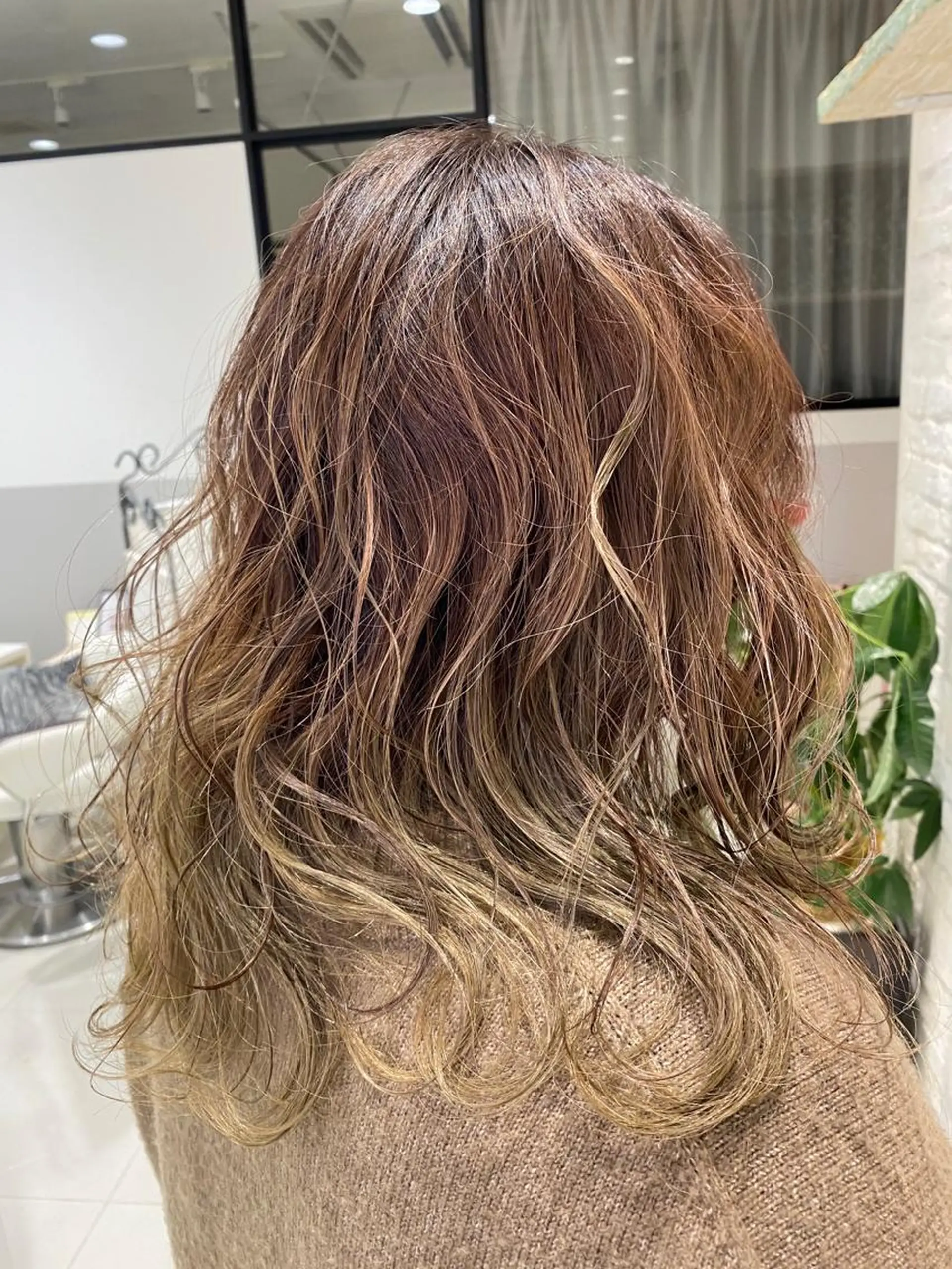 ミディアム カラー Kobayashi ハイライト/ショートのヘアスタイル