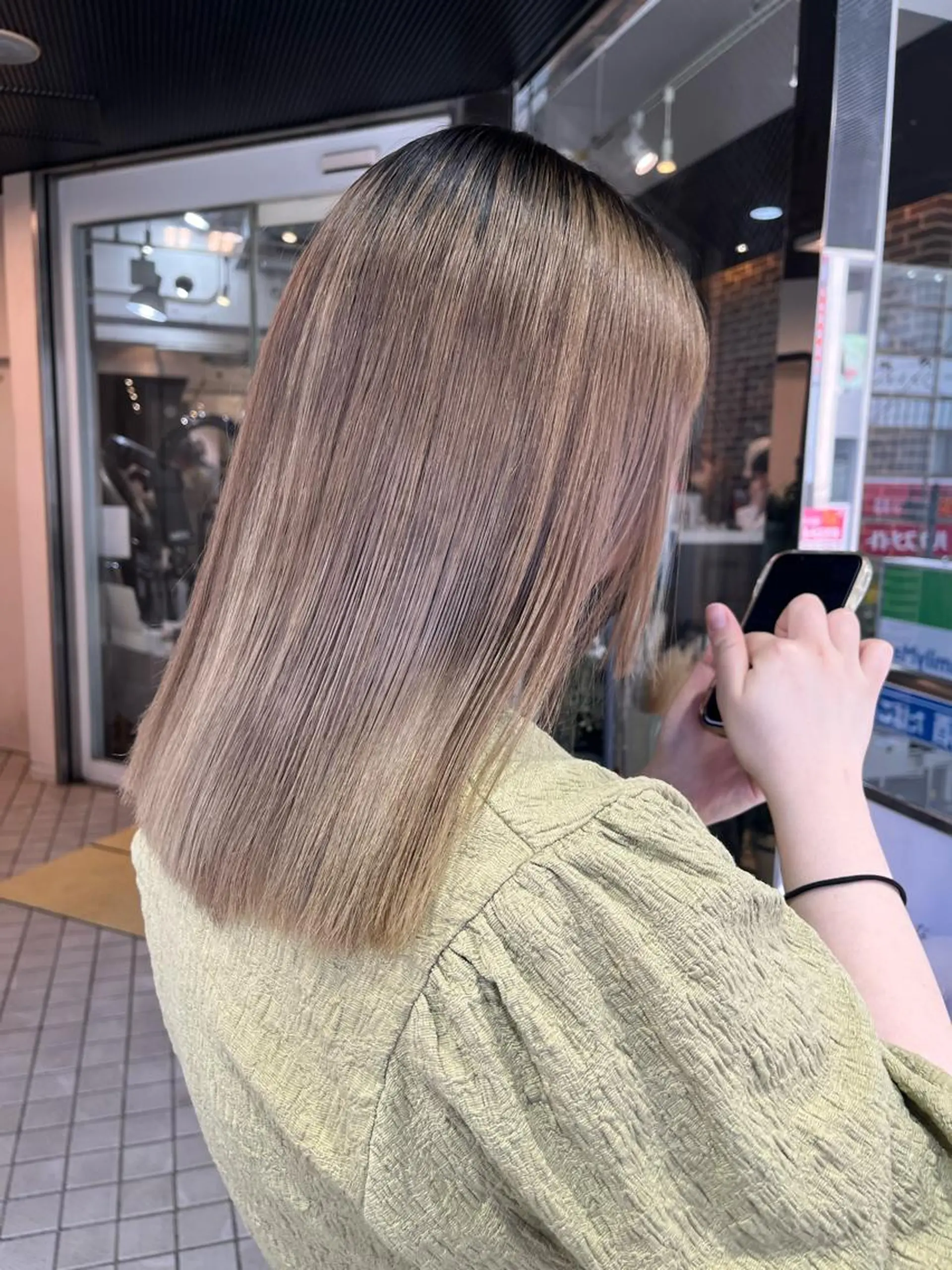 ロング カラー ベージュカラー 黒髪 ブリーチ ブルーカラー ブルーブラック 酸性ストレート 🤍🎀honokaのヘアスタイル