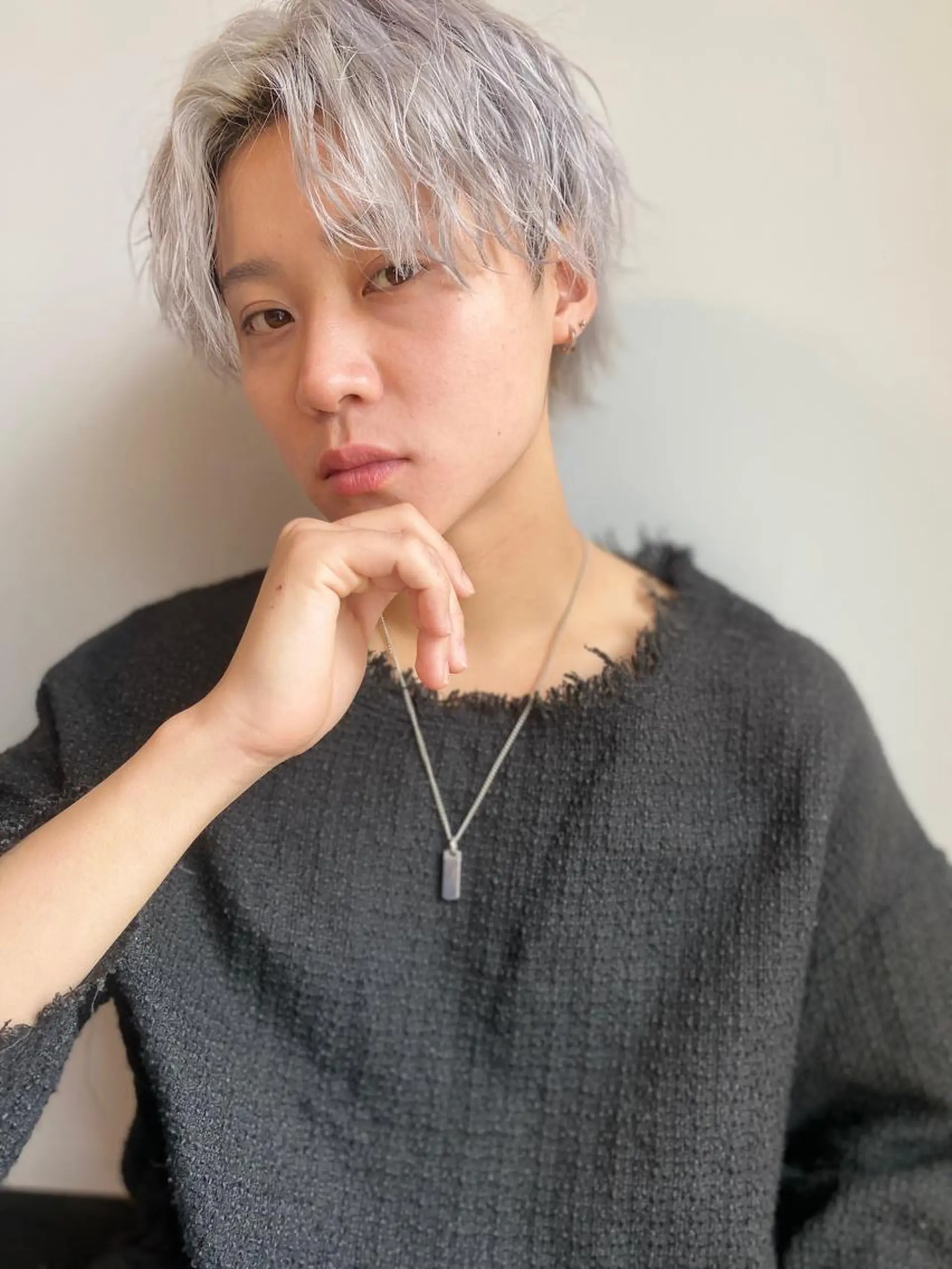 ミディアム カラー メンズ ミディアムパーマ メンズバレイヤージュ メンズブリーチ センターパート メンズハイライト ☀️Luana☀️ 公式/大通のヘアスタイル