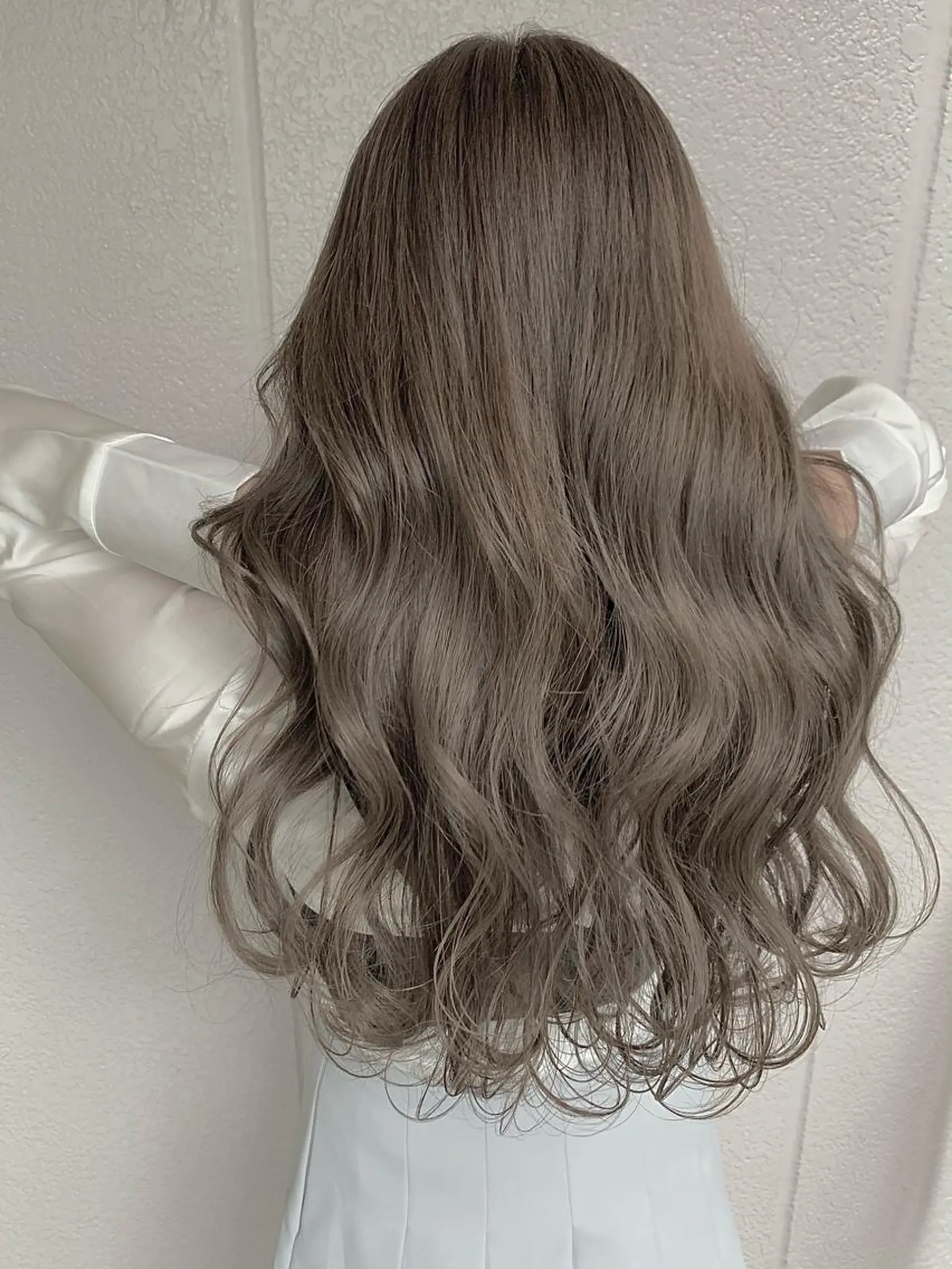 ロング カラー ブリーチ 透明感カラー グレージュ ミルクティーグレージュ カット ヘアカラー eyl〜エイル〜所属・💎赤み消しカラー 特化型デザイナー💎のヘアスタイル