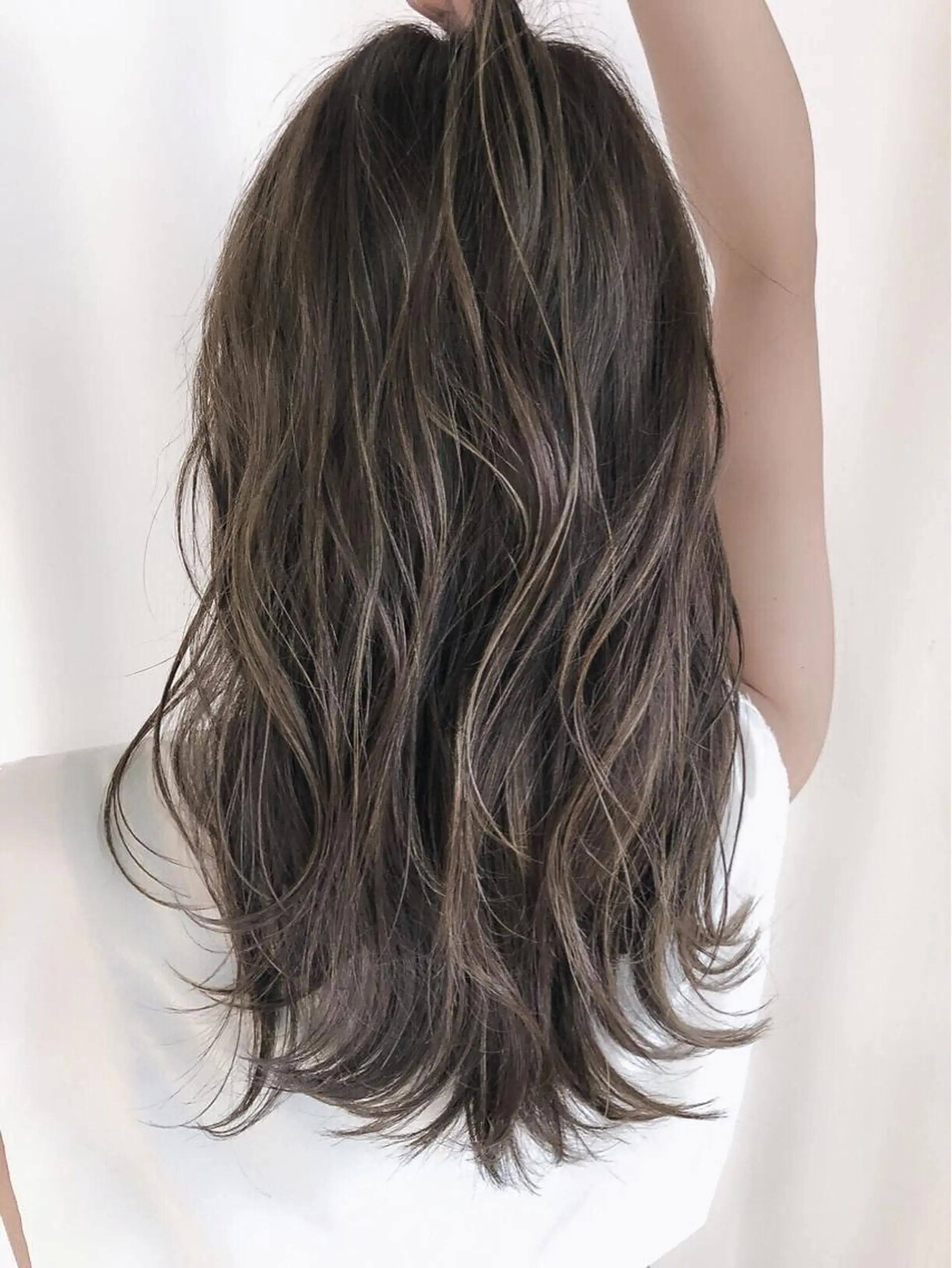 セミロング カラー パーマ アッシュ バレイヤージュ グラデーションカラー グレージュ ハイライトカラー ヘアカラー トリートメント 竹内ケンゴ🇰🇷 EIGHT藤沢のヘアスタイル