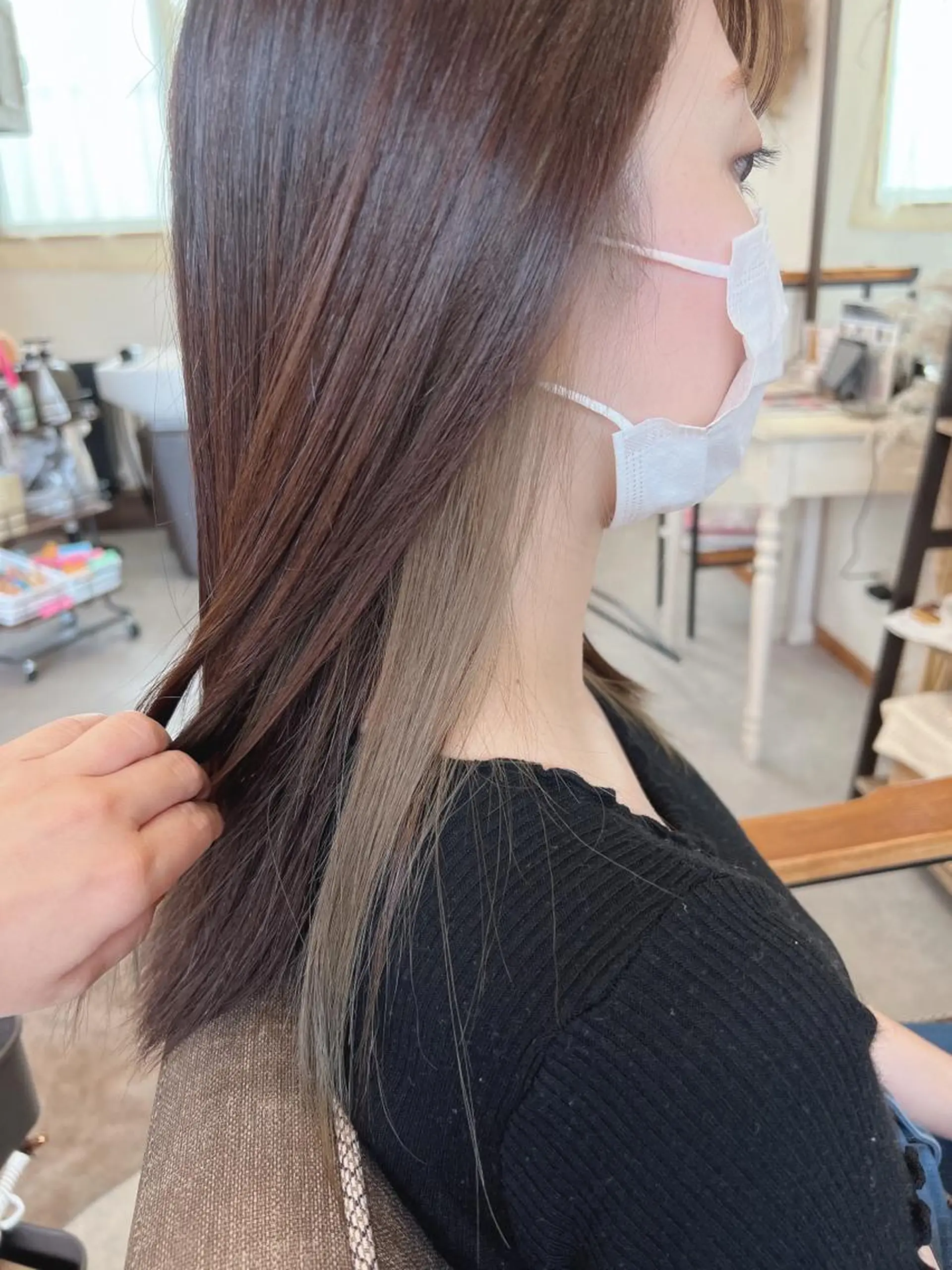 ロング カラー ベージュカラー ブリーチ ケアブリーチ インナーカラー ミルクティーベージュ ヘアカラー トリートメント hair works raptureのヘアスタイル